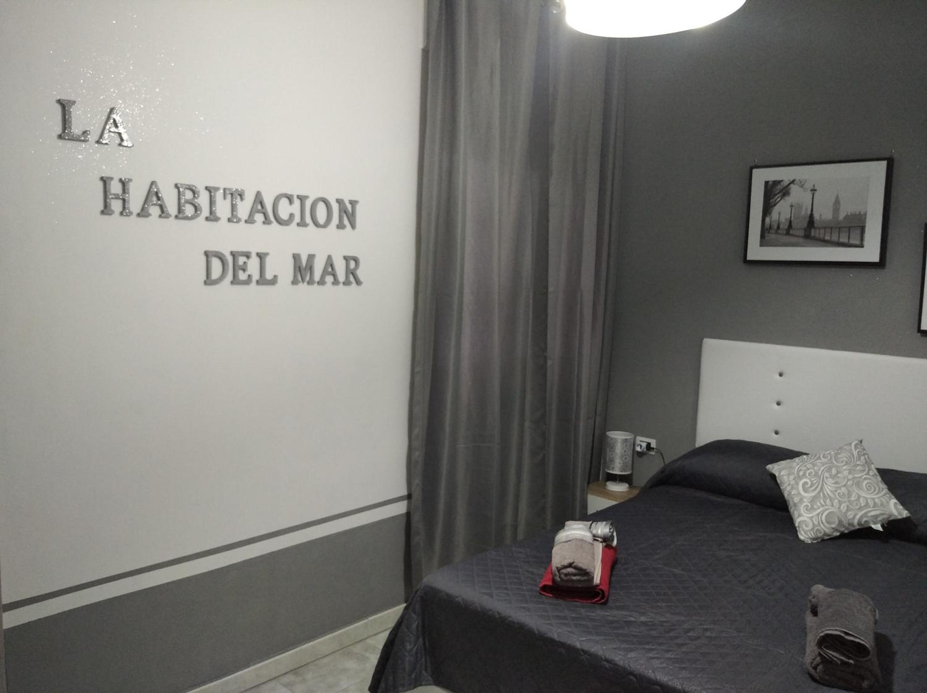 Double Room with Private Bathroom - Photo 1