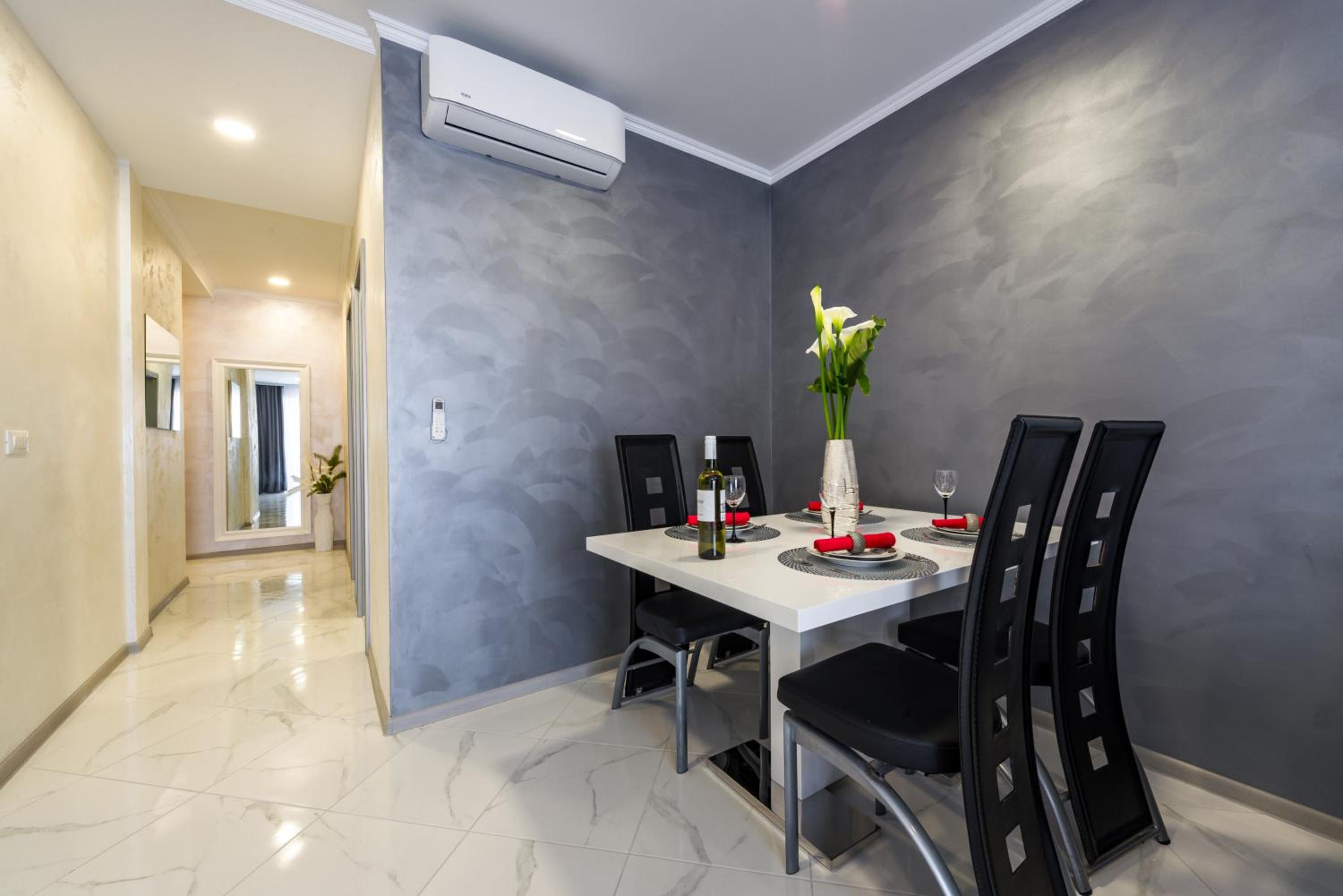 Two-Bedroom Apartment - Photo 4