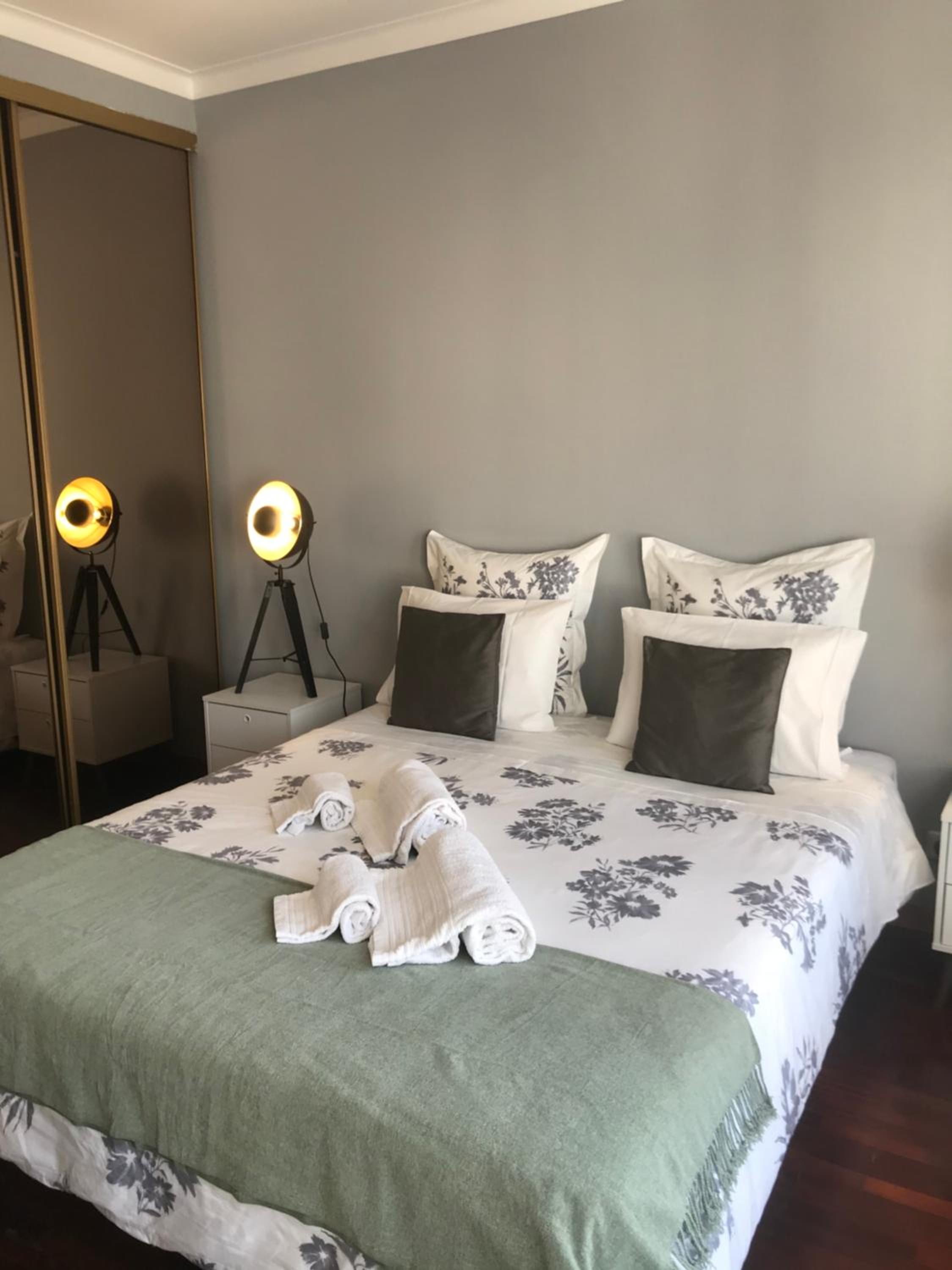 One-Bedroom Apartment photo 1