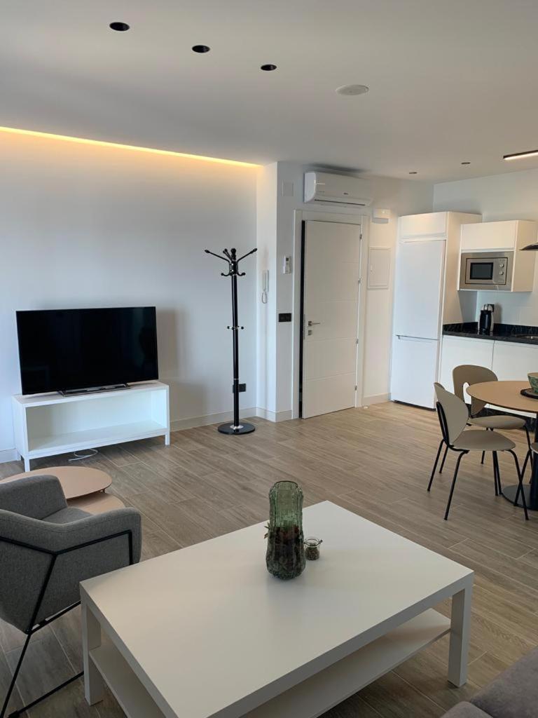 One-Bedroom Apartment - Photo 2