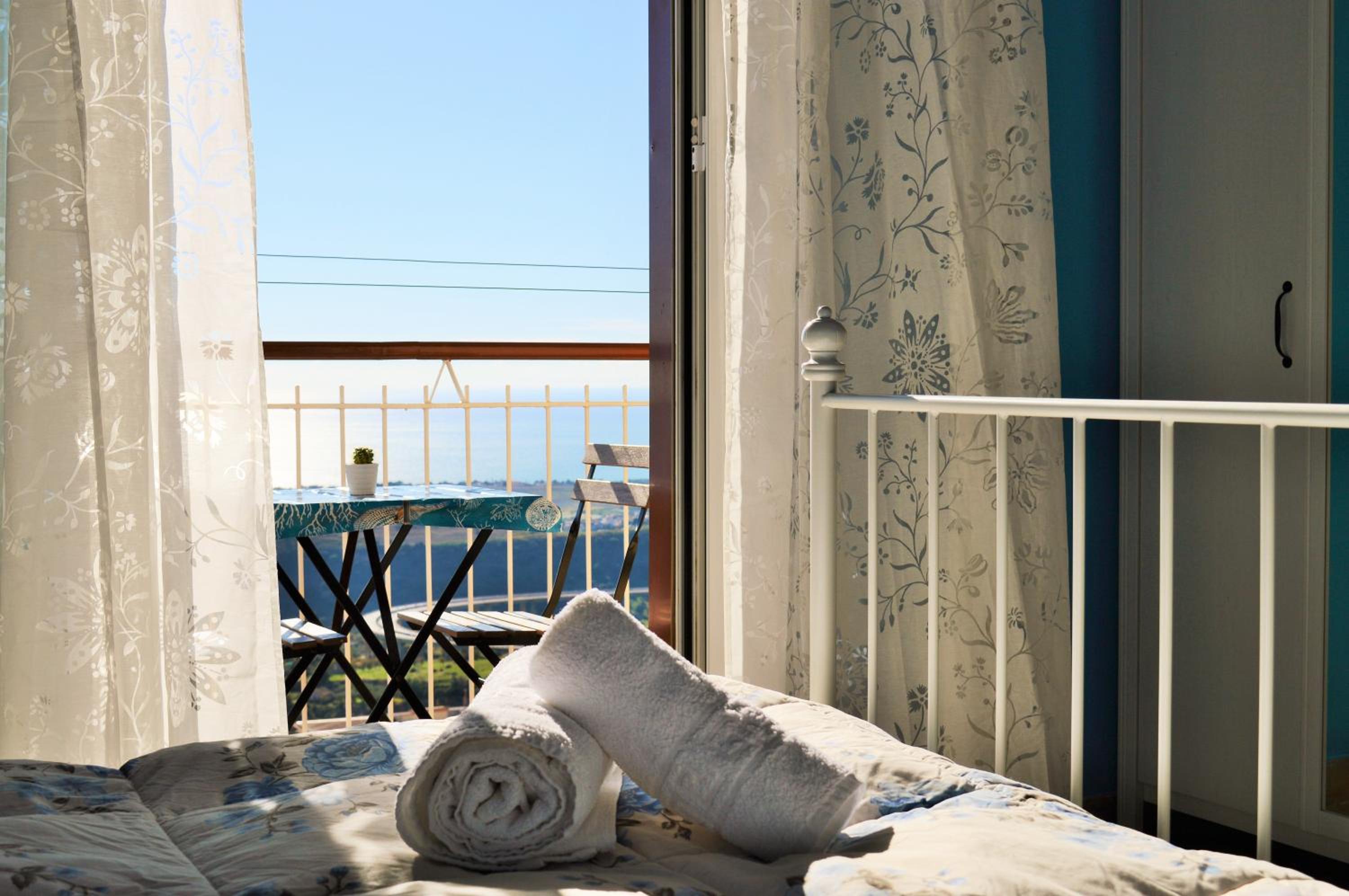 Double Room with Balcony and Sea View photo 2