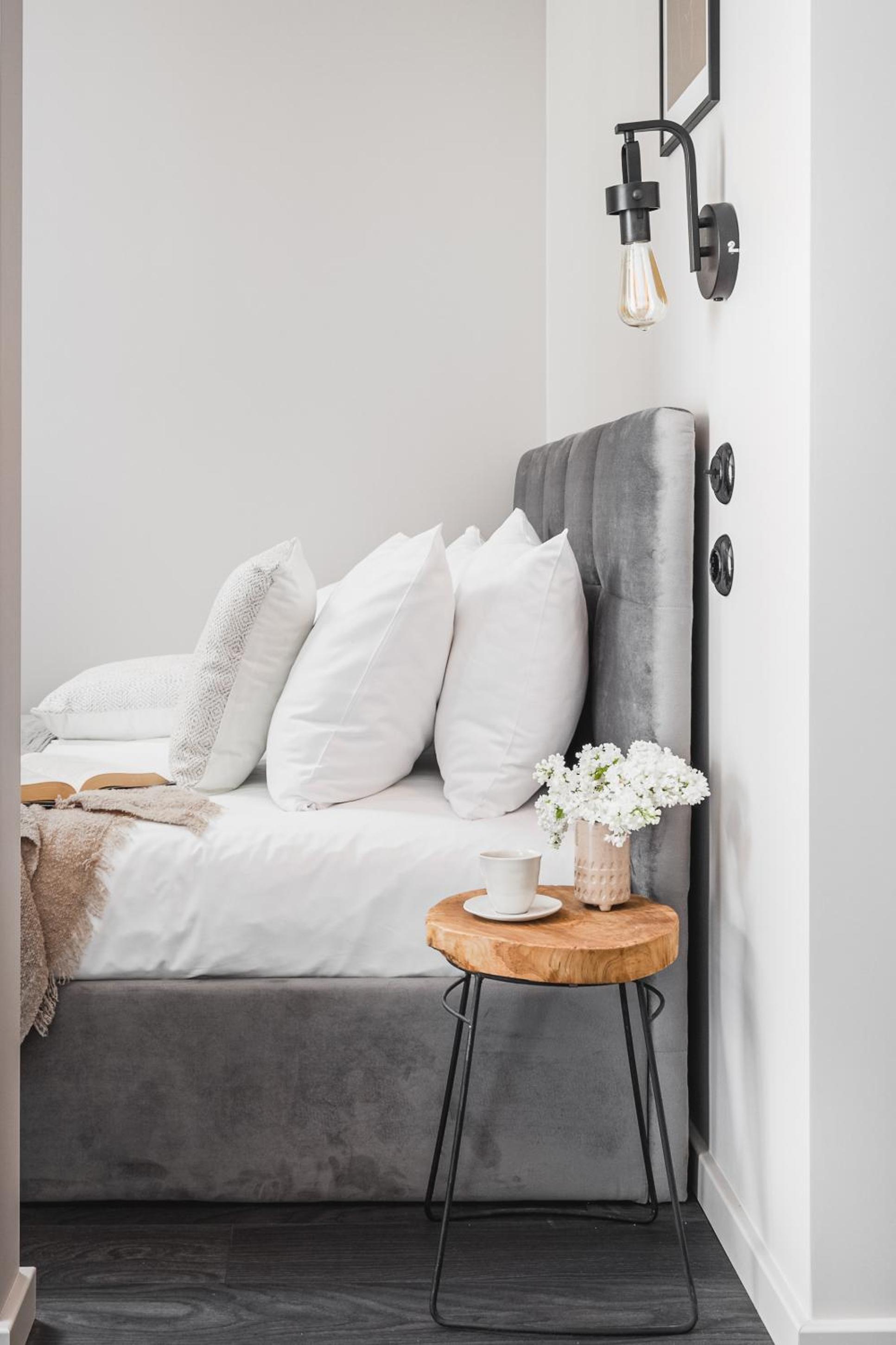 One-Bedroom Apartment - Photo 2