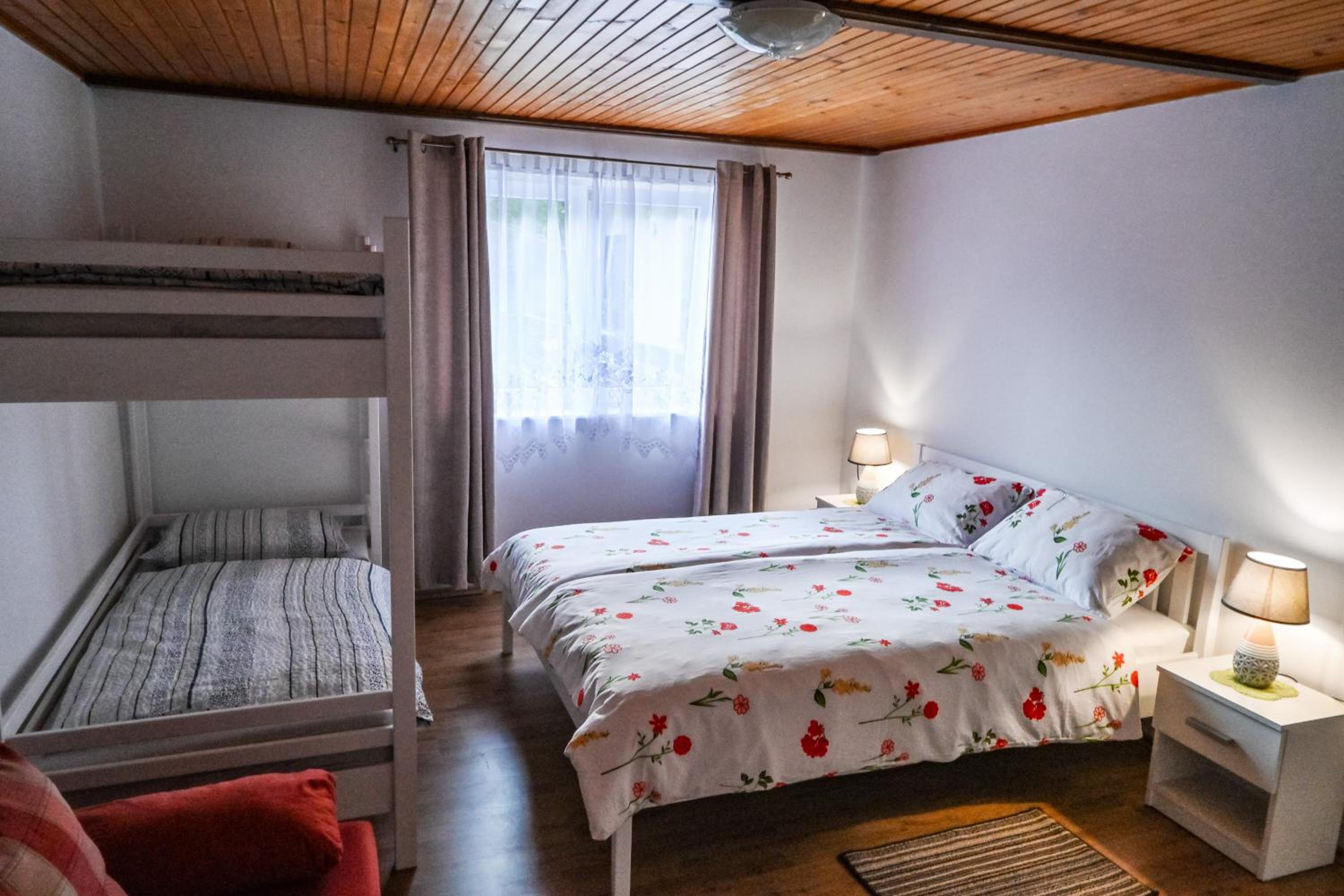 Quadruple Room with Mountain View photo 1
