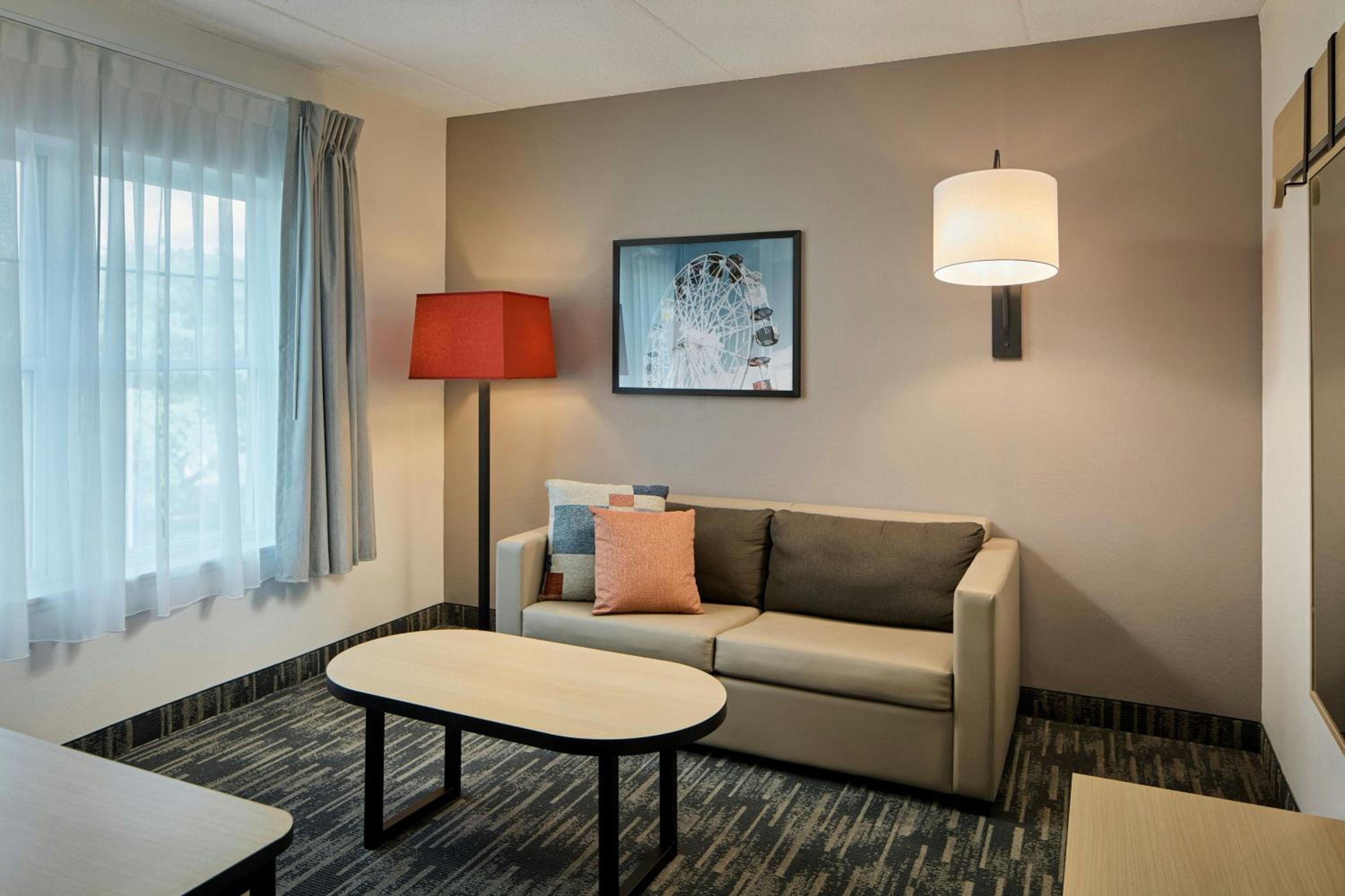One-Bedroom Suite with Two Queen Beds and Sofa Bed photo 1