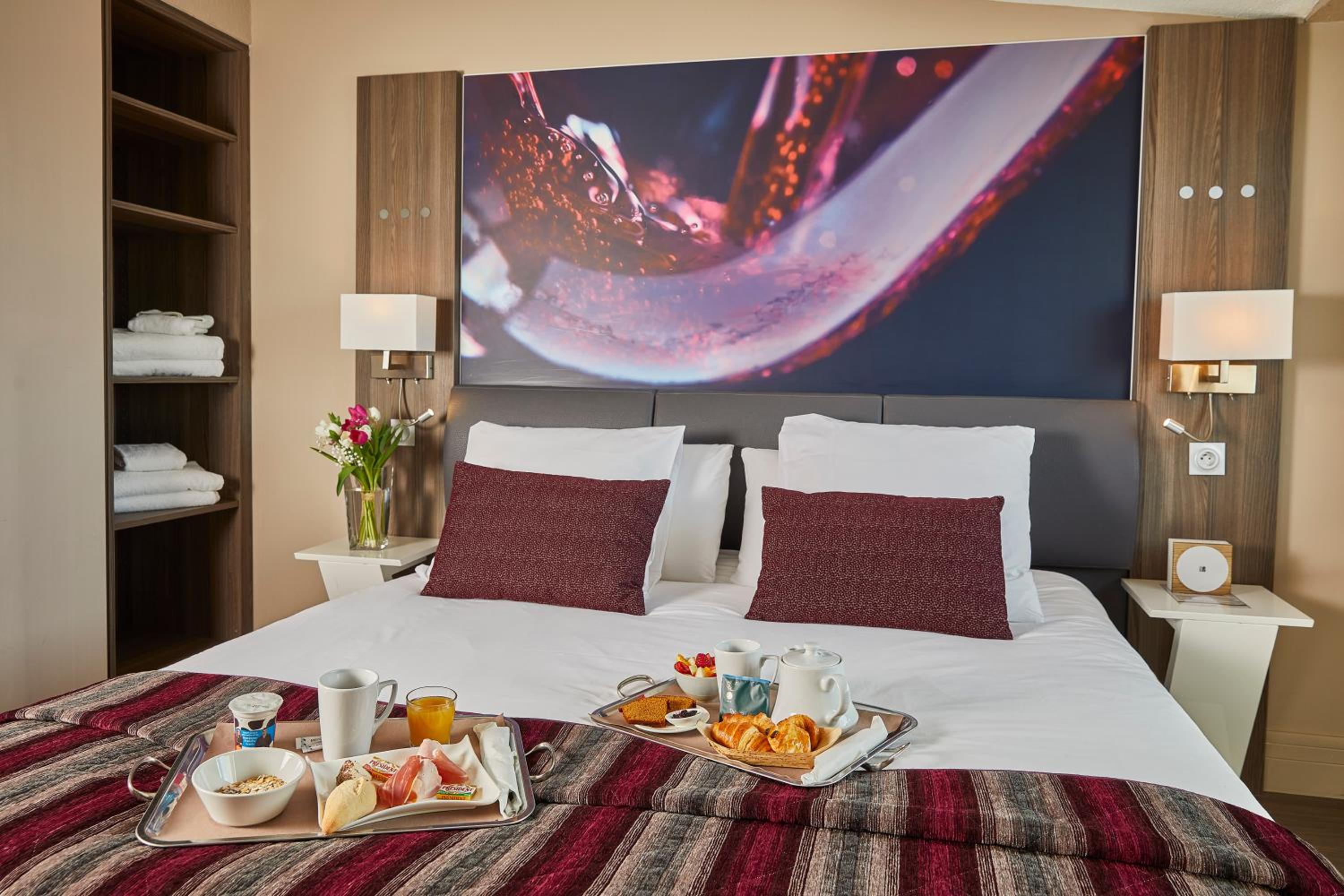 Suite with One Double Bed and Sofa Bed - Photo 5
