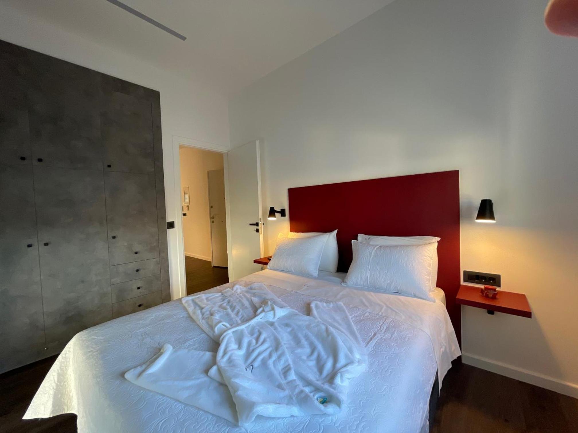 Superior King Suite - Photo 9