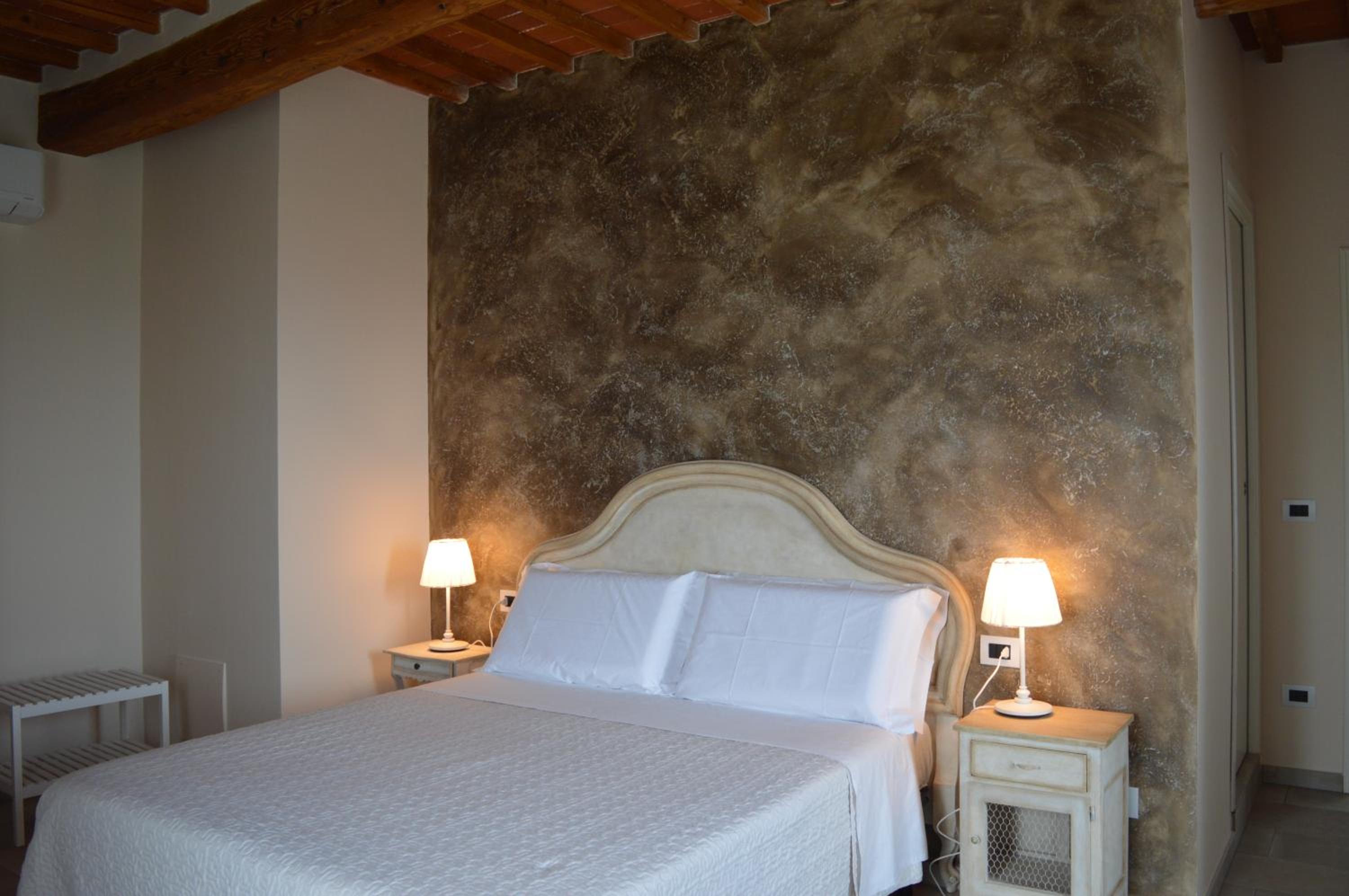 Double Room with Private Bathroom photo 1