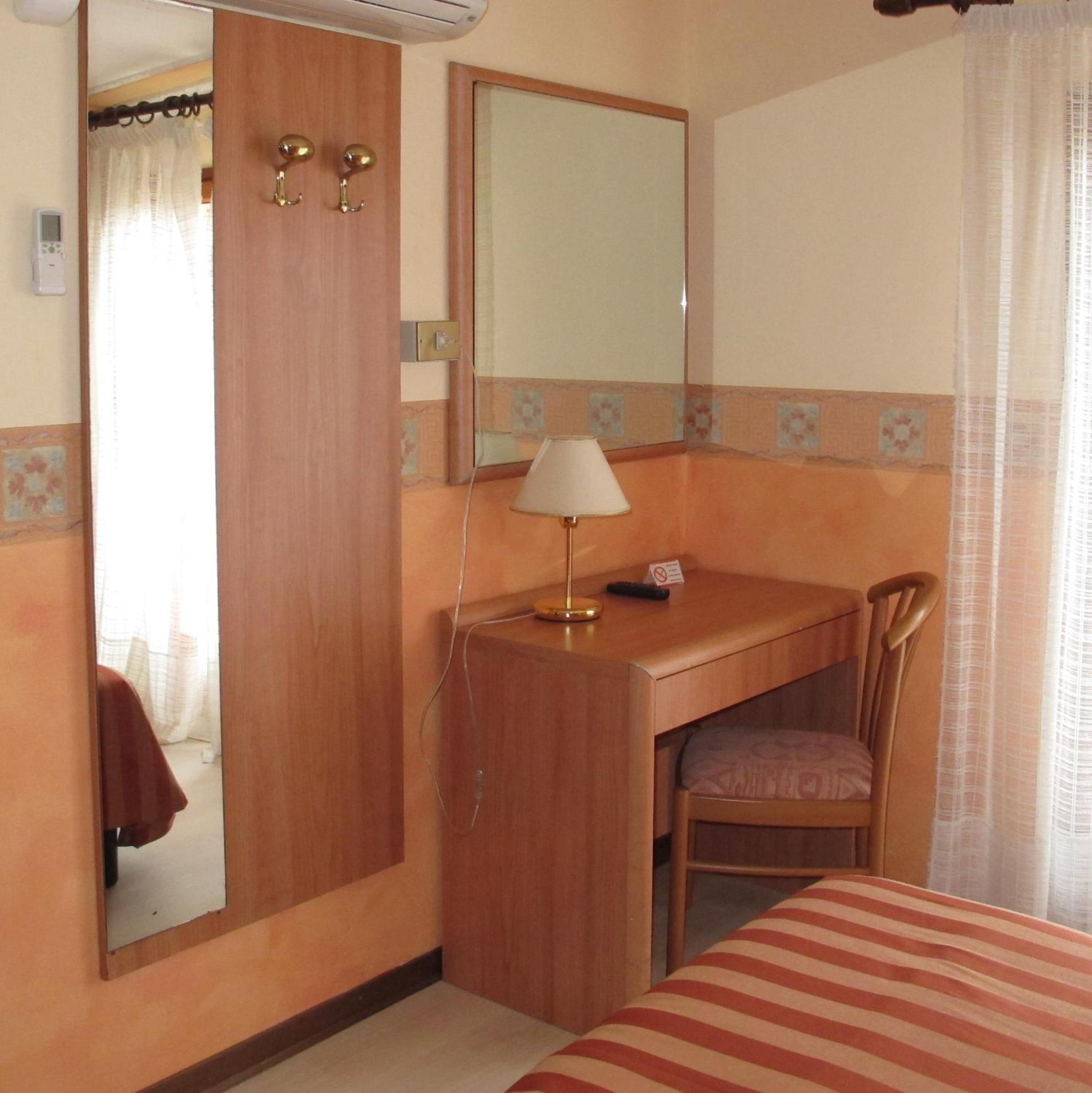 Small Double Room photo 2