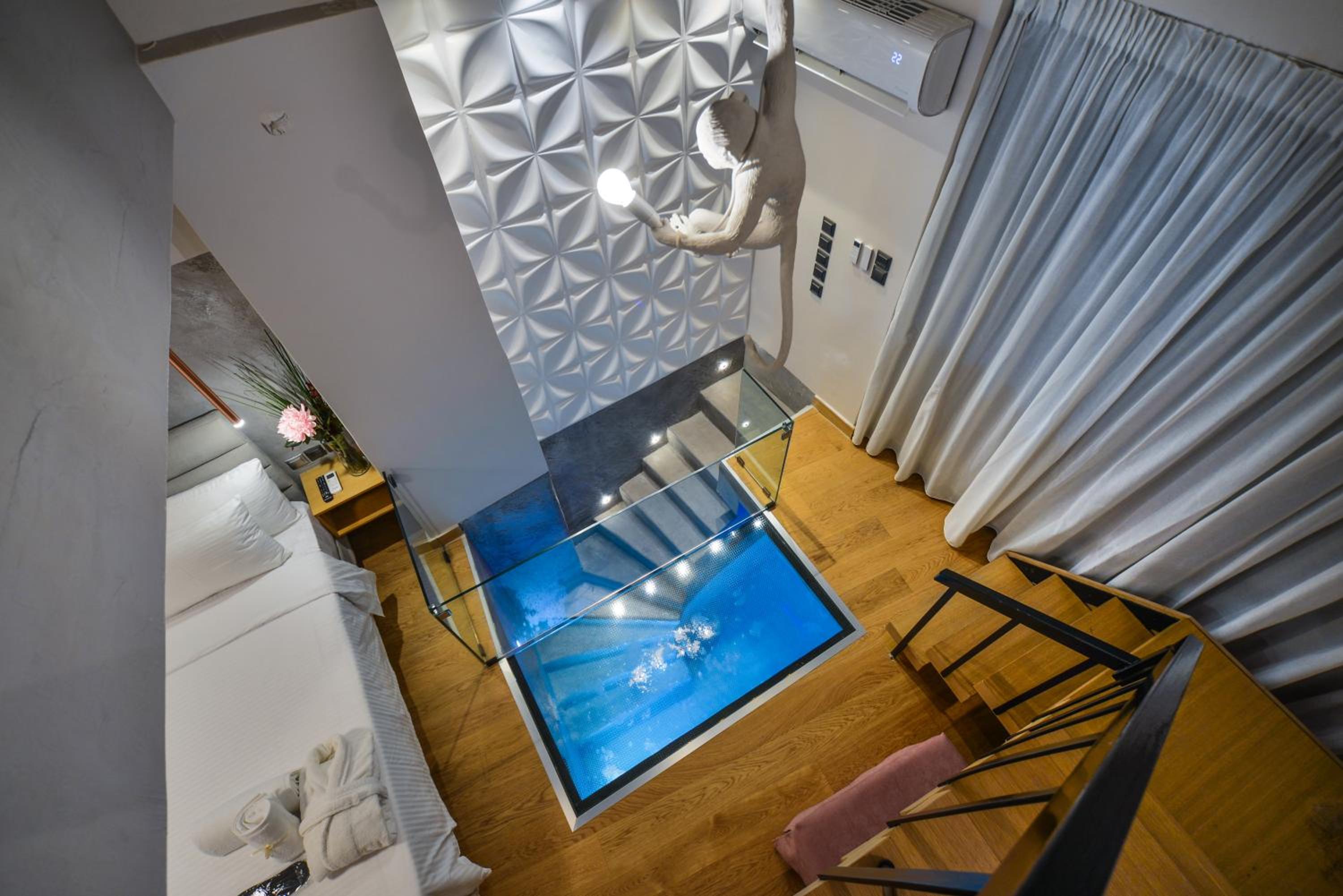 Suite avec Piscine à Hydromassage Privée
