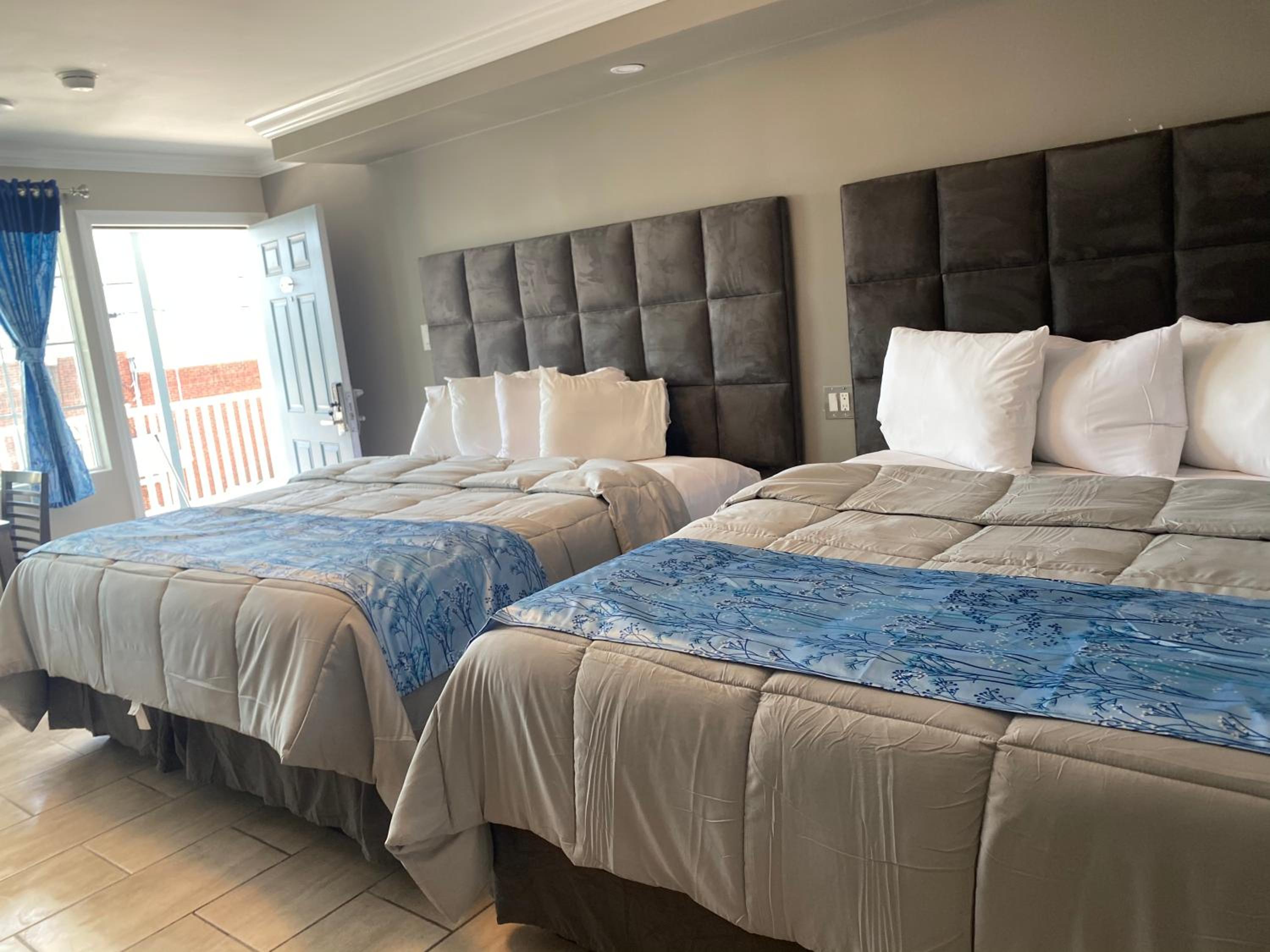 Coastal Sands Inn