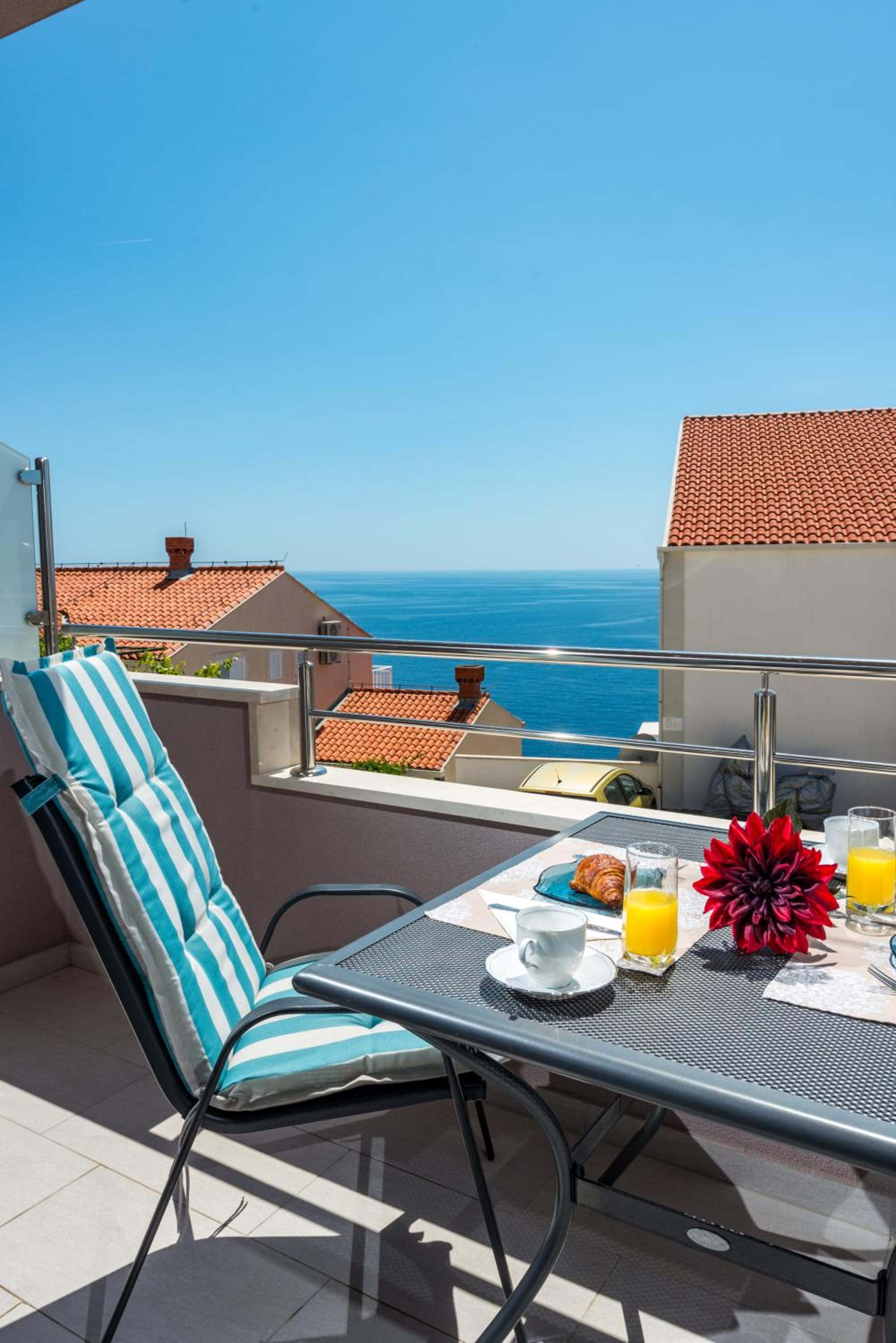 Apartment with Sea View - Photo 30