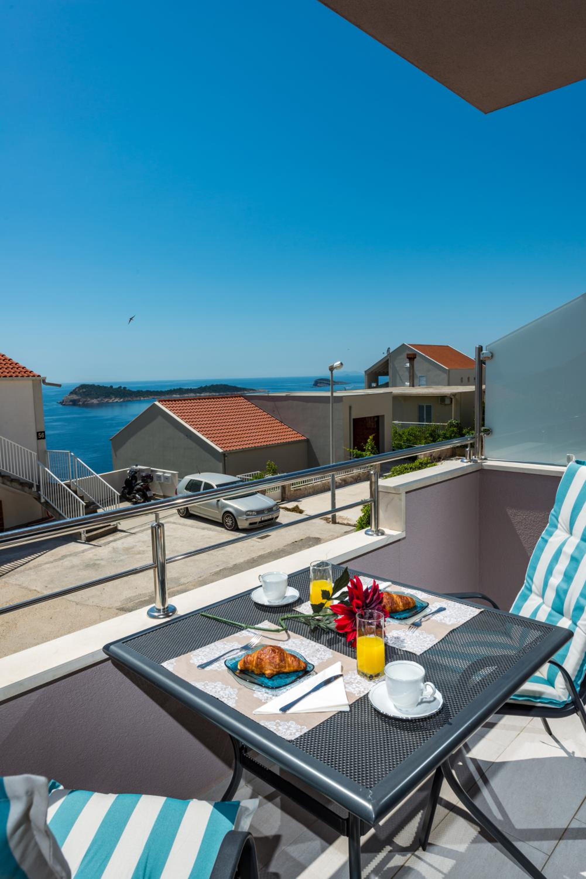Apartment with Sea View - Photo 18