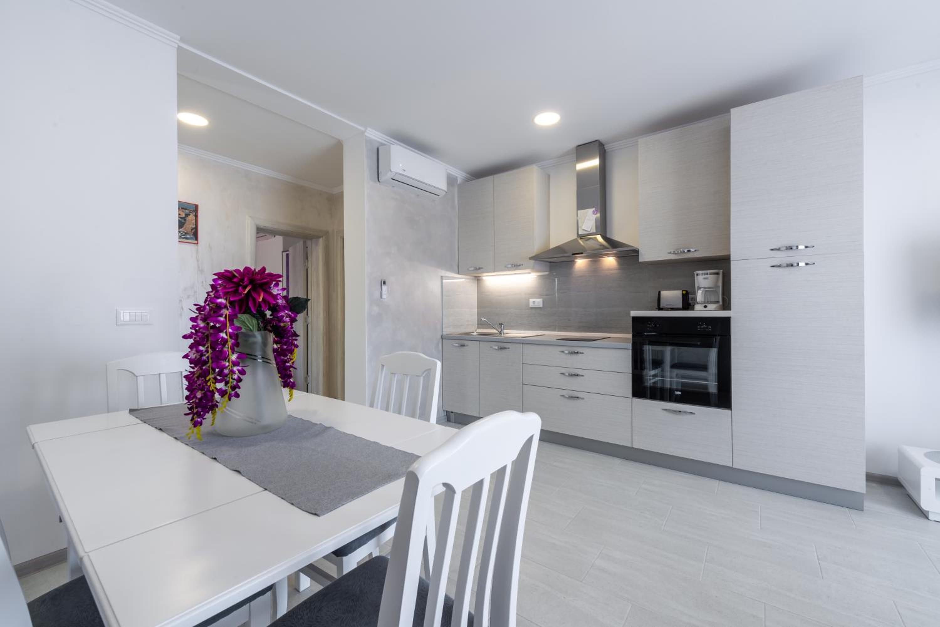 Apartment with Sea View - Photo 15