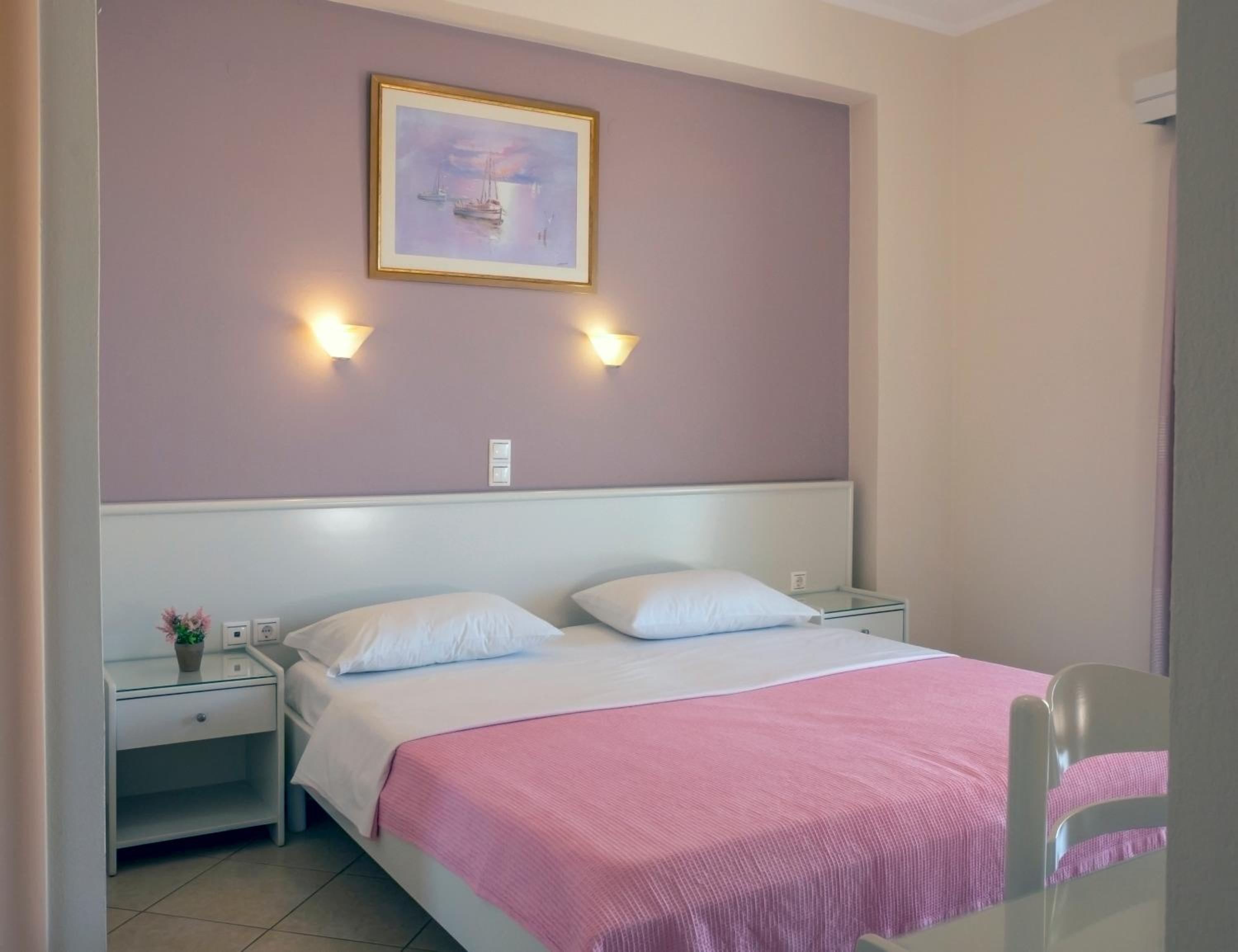 Deluxe Double Room with Side Sea View - Photo 3