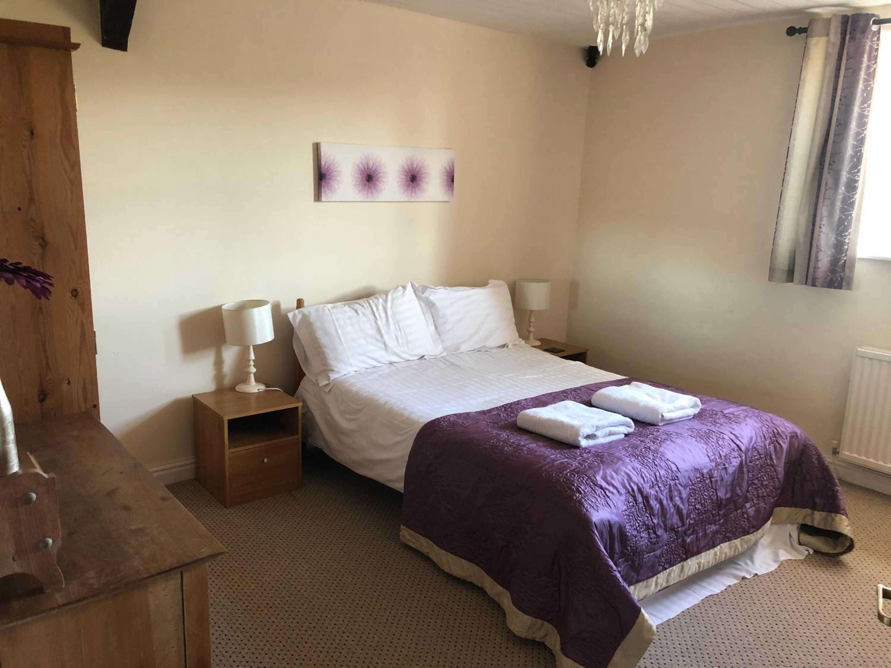 Three-Bedroom Cottage - Photo 8