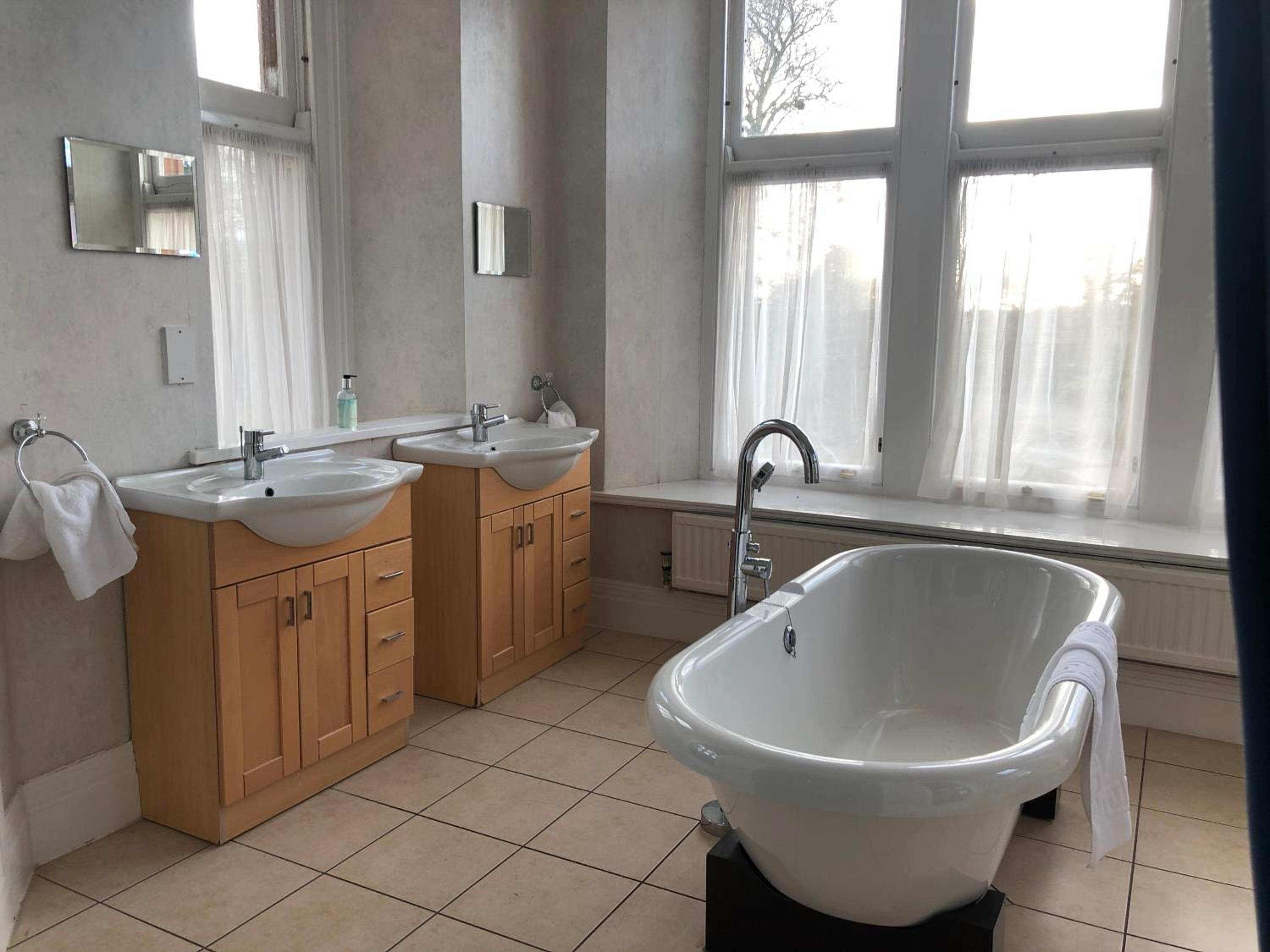 Four-Bedroom Apartment (14 Adults) - Photo 14