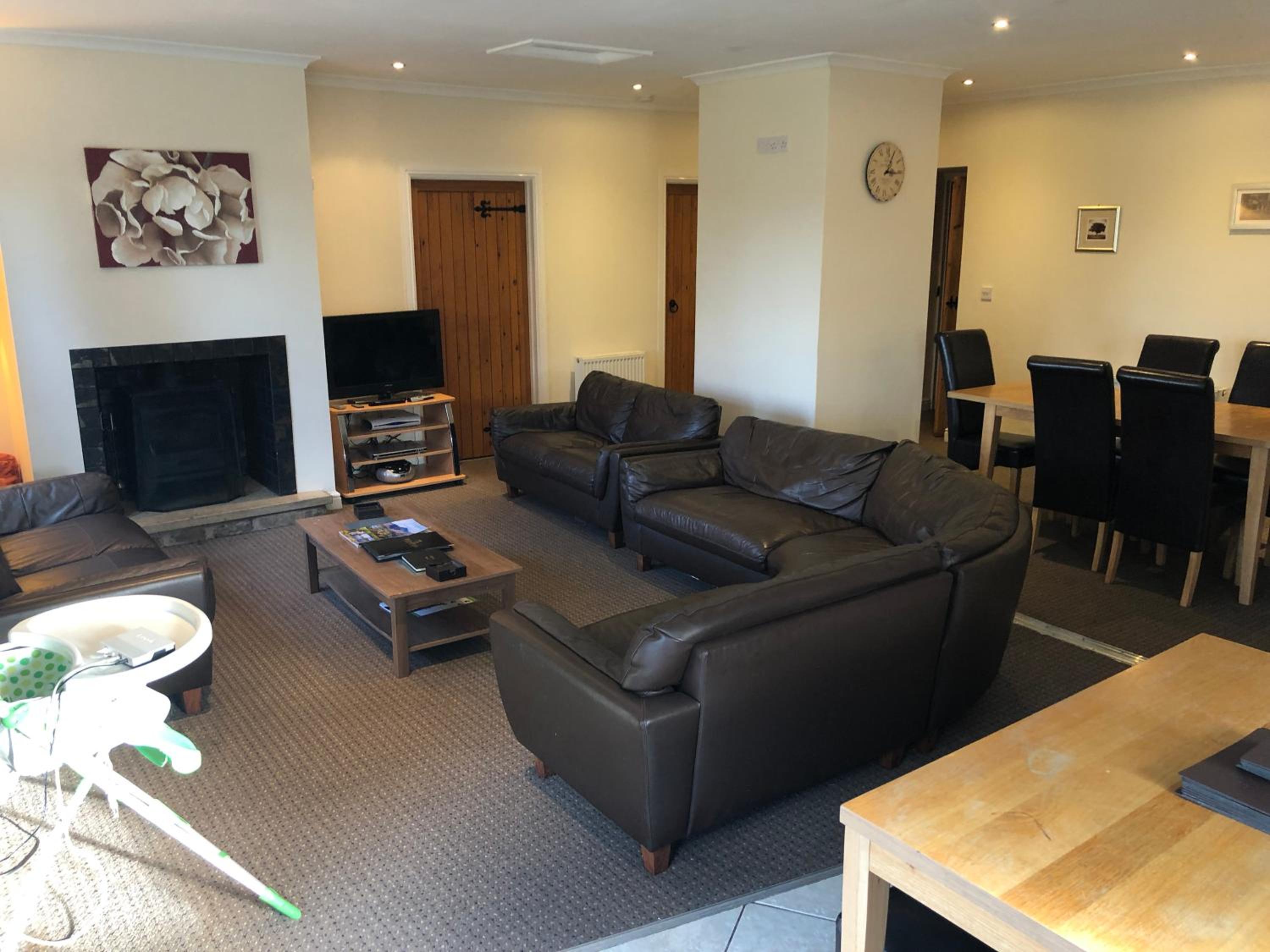 Five-Bedroom Apartment (8 Adults + 2 Children)