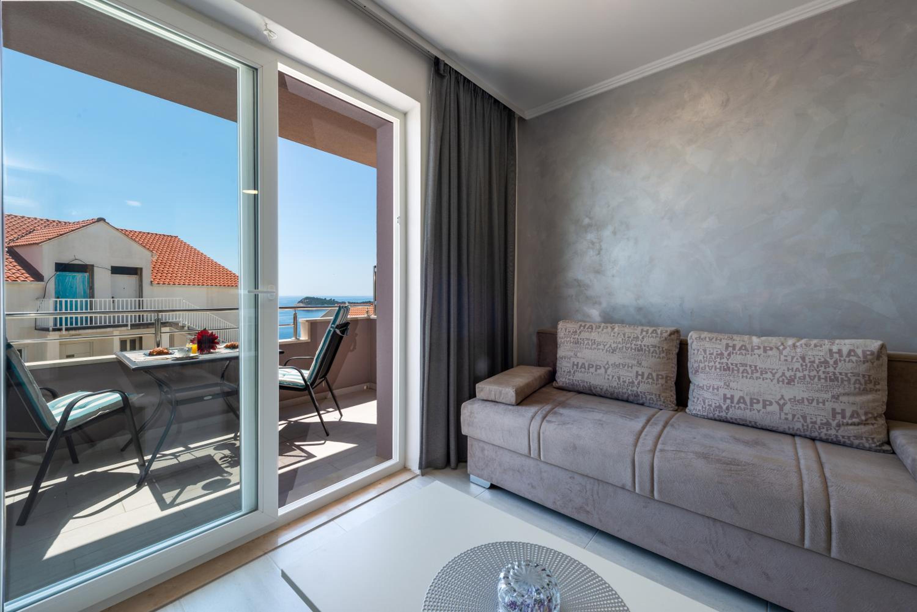 Apartment with Sea View - Photo 11
