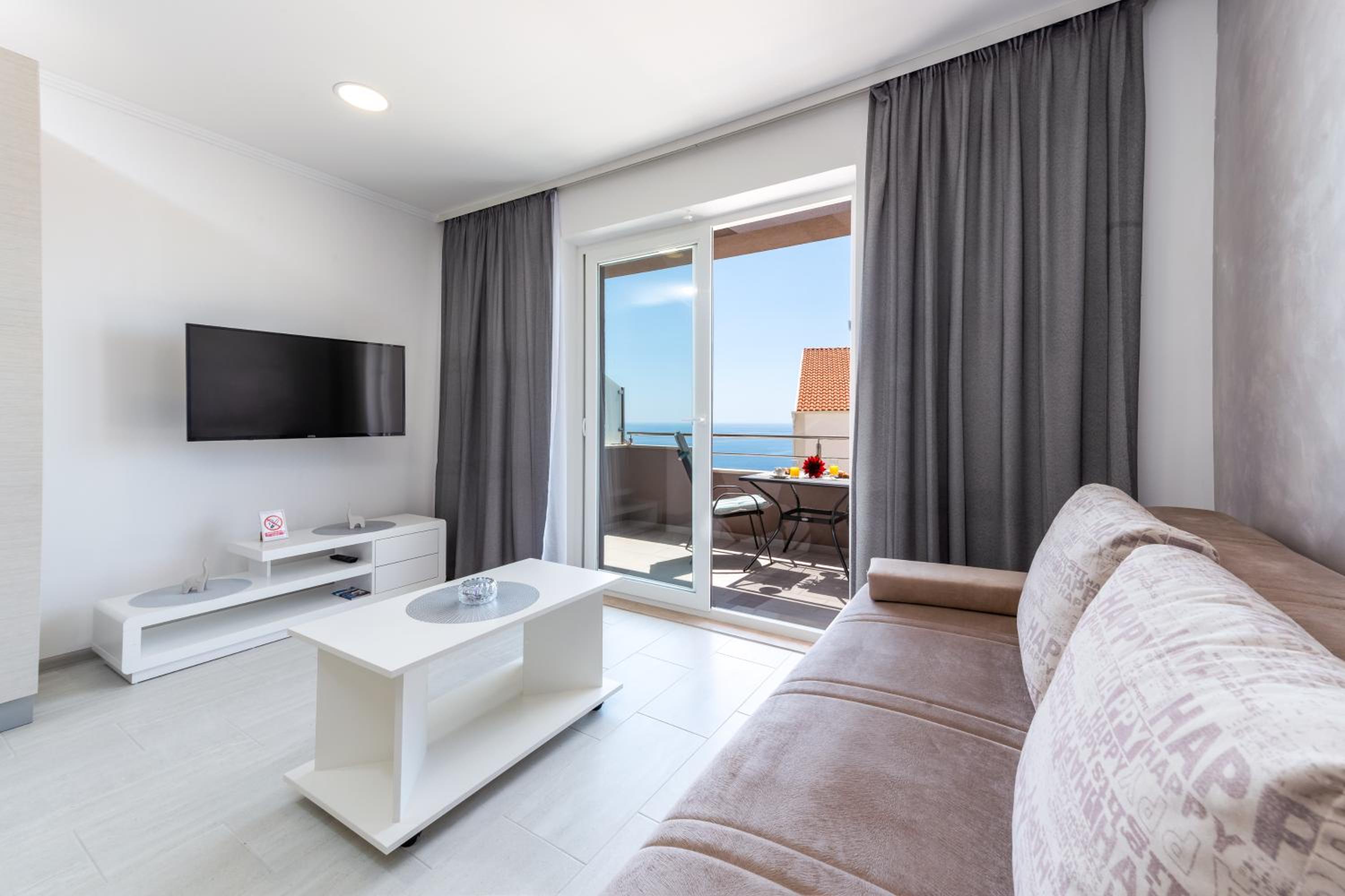 Apartment with Sea View - Photo 12