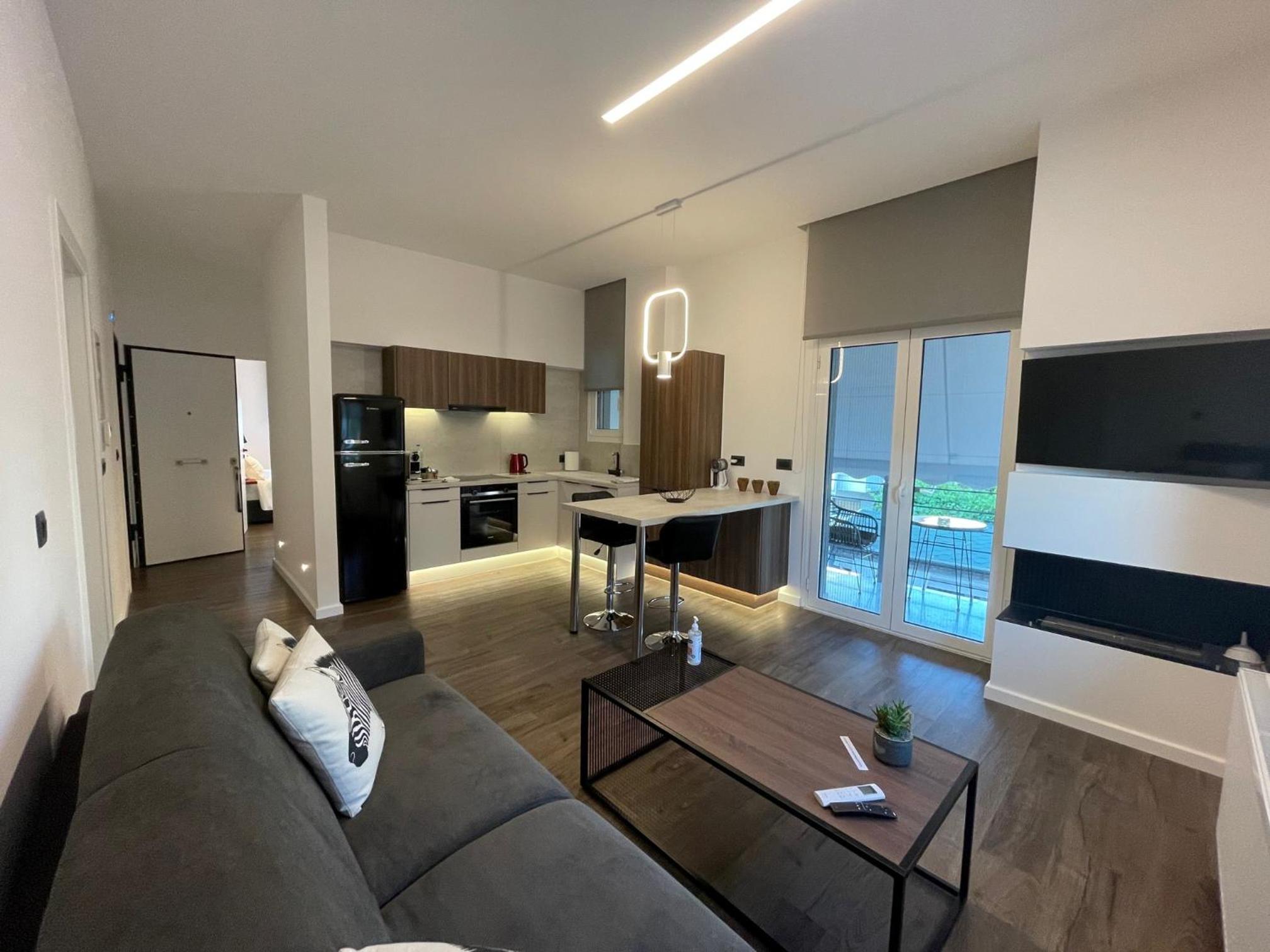 Superior King Suite - Photo 8