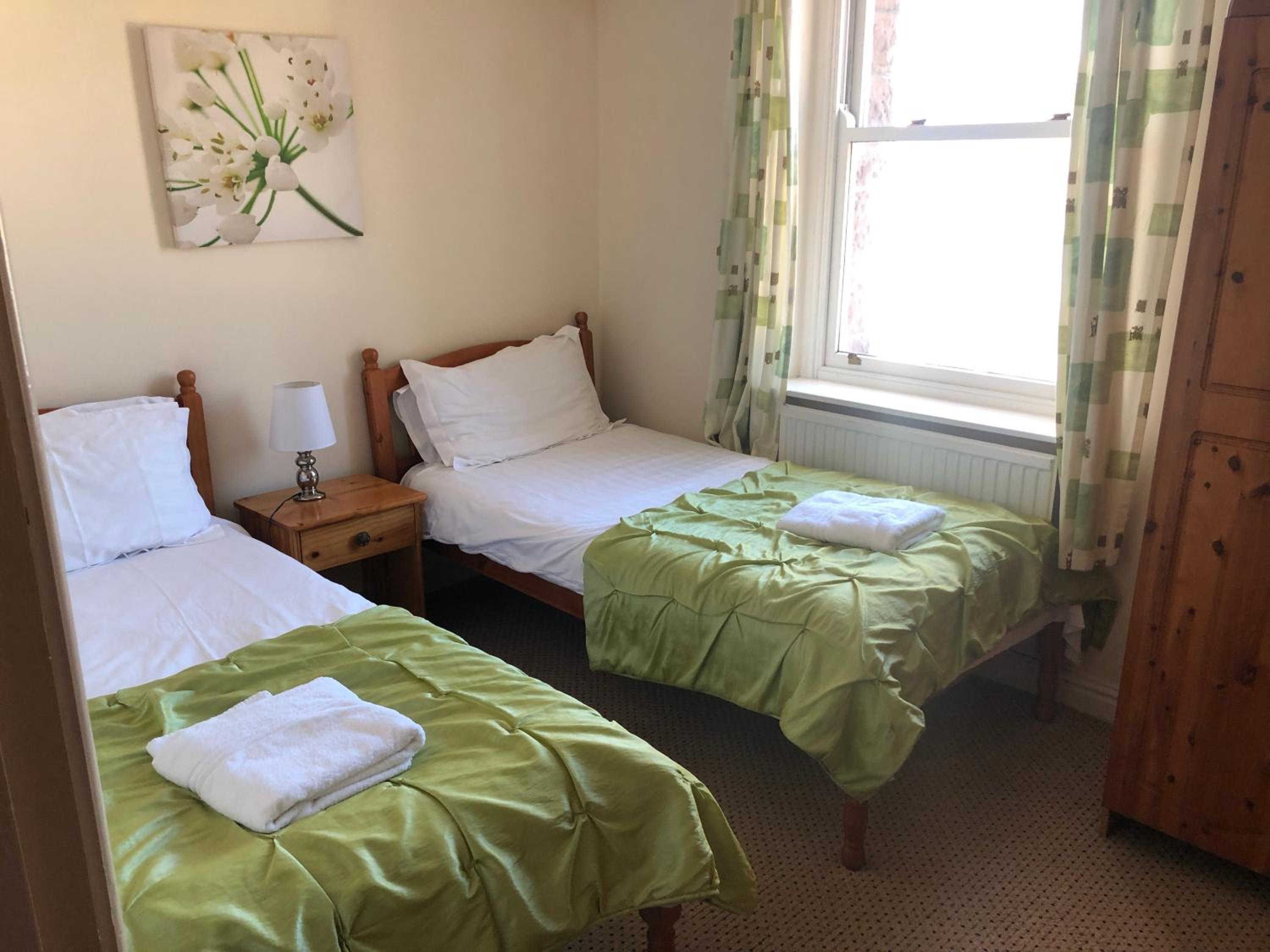 Three-Bedroom Cottage - Photo 9
