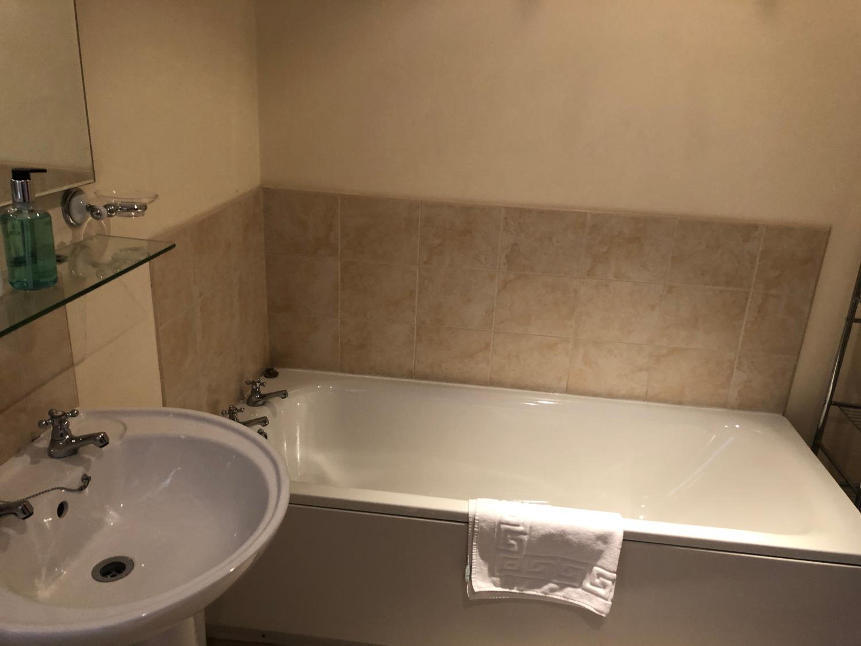 Three-Bedroom Cottage - Photo 3