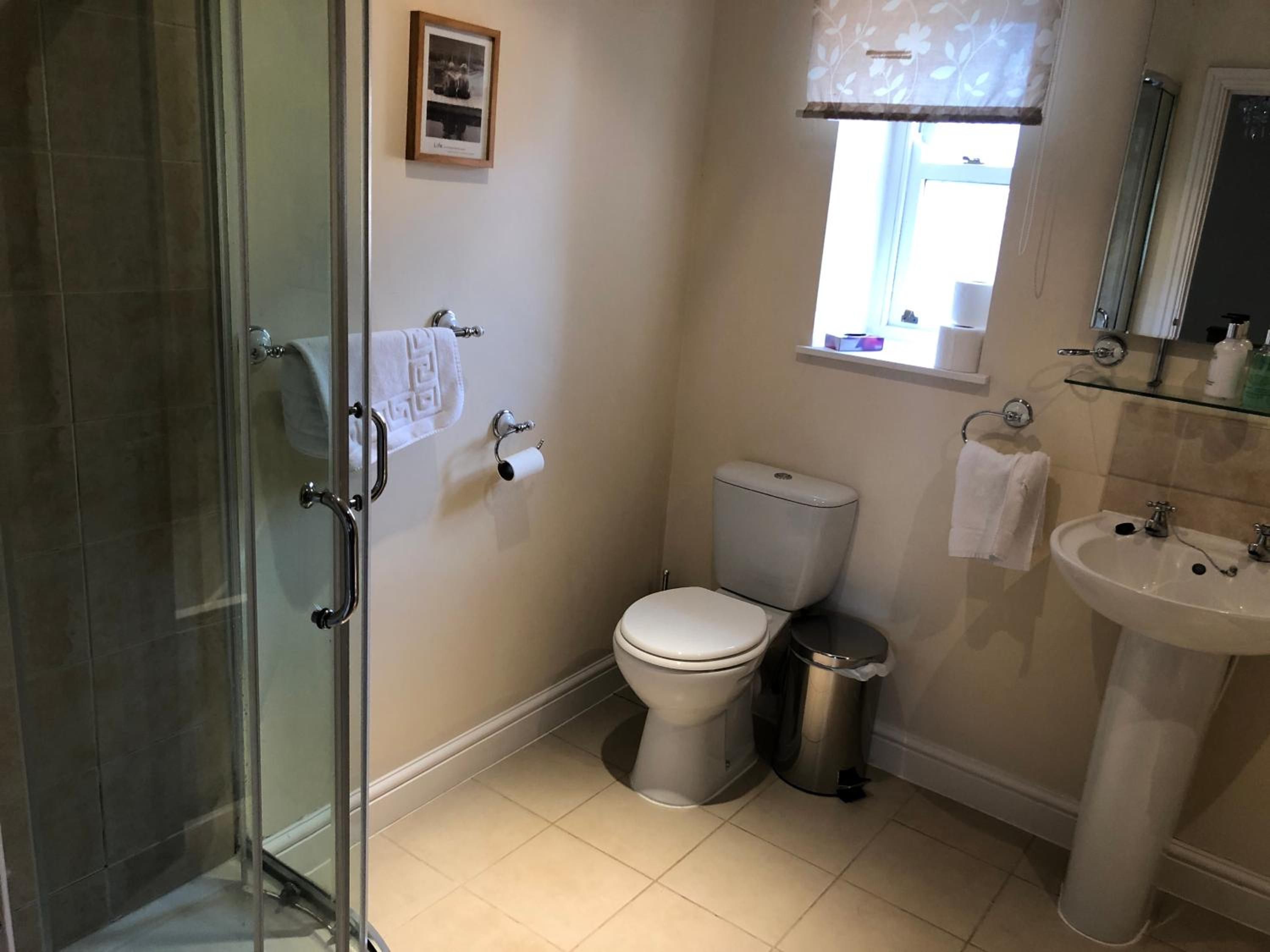 Three-Bedroom Cottage - Photo 10