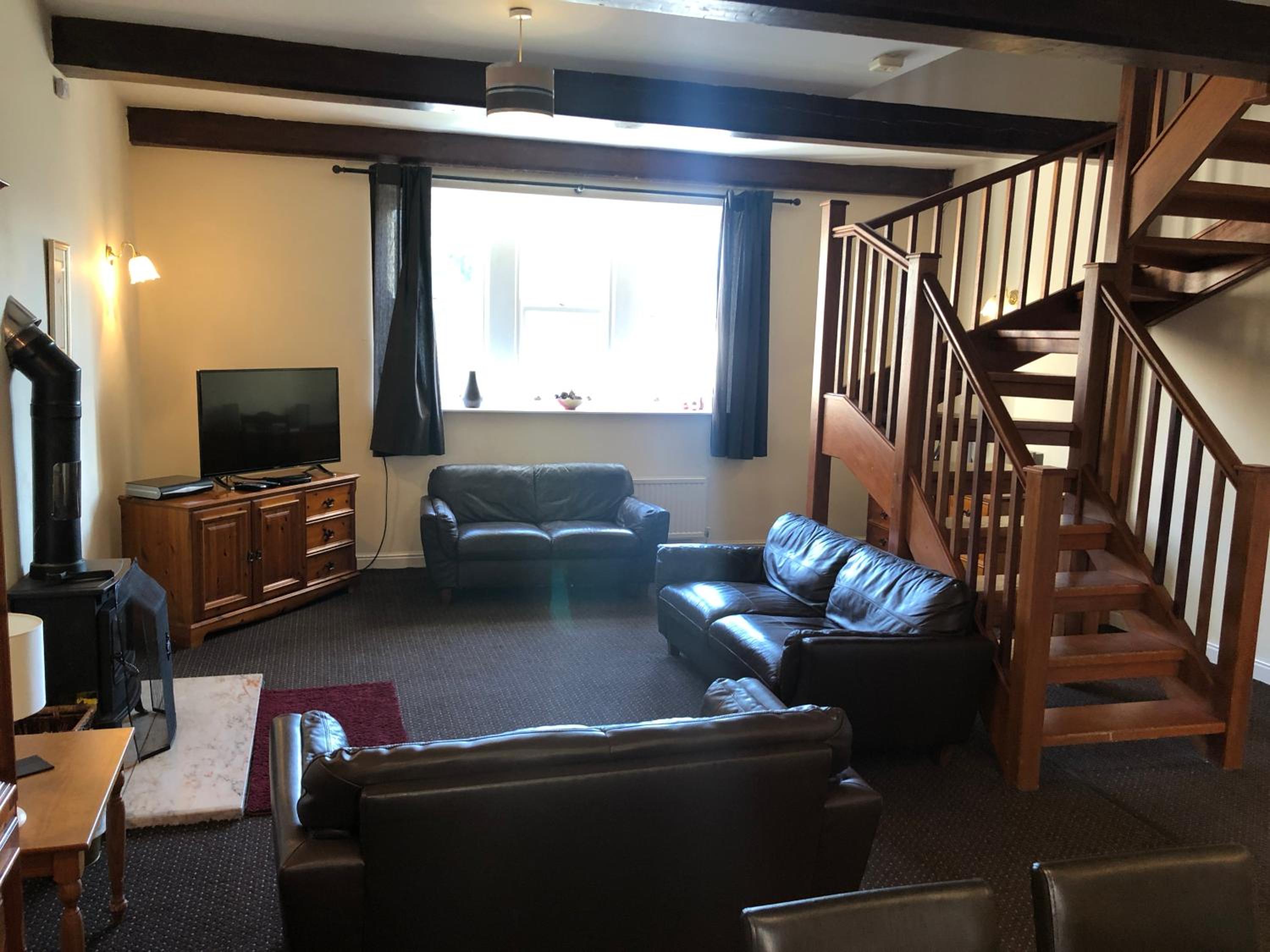 Three-Bedroom Cottage - Photo 6