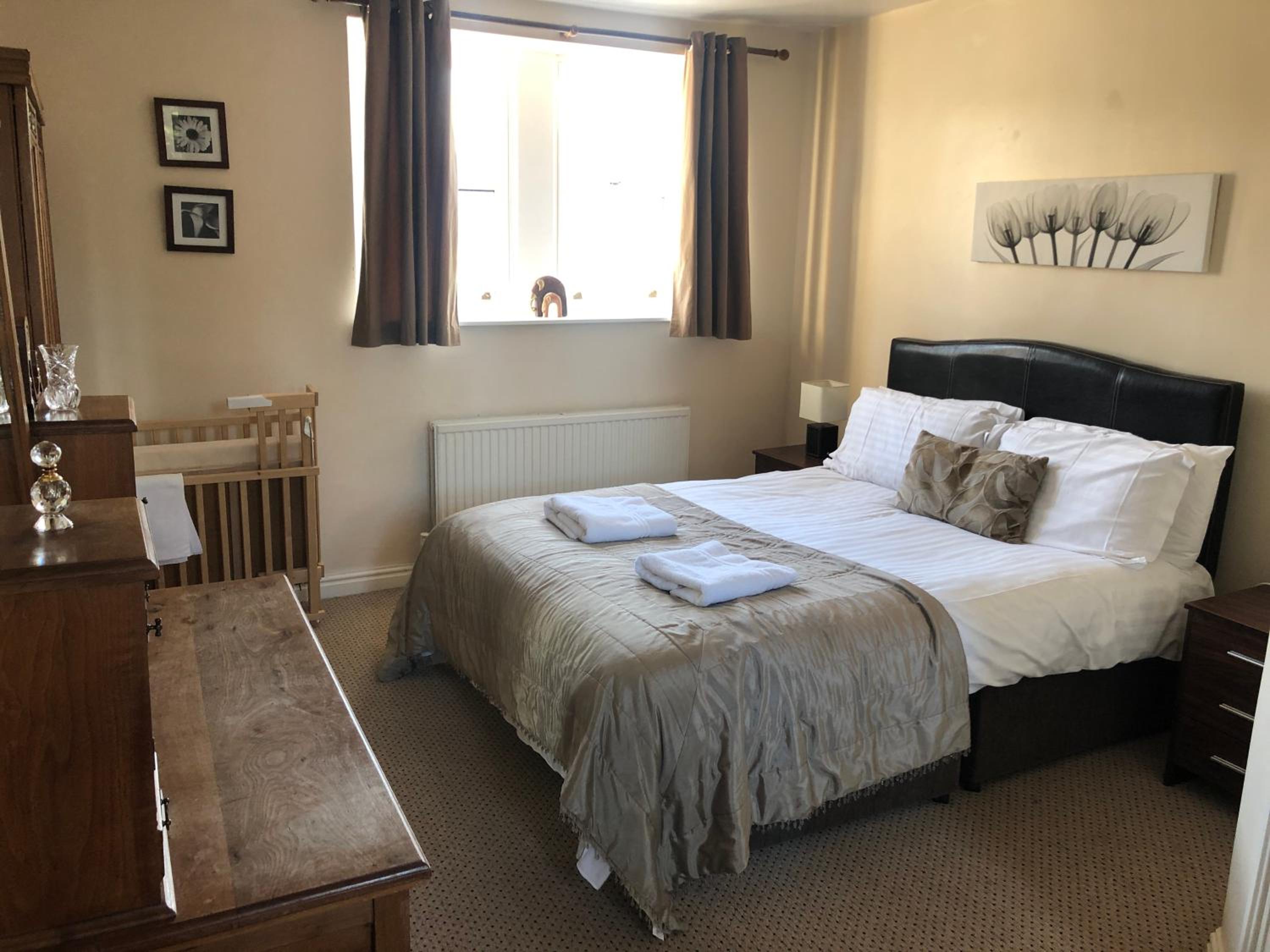 Three-Bedroom Cottage - Photo 1