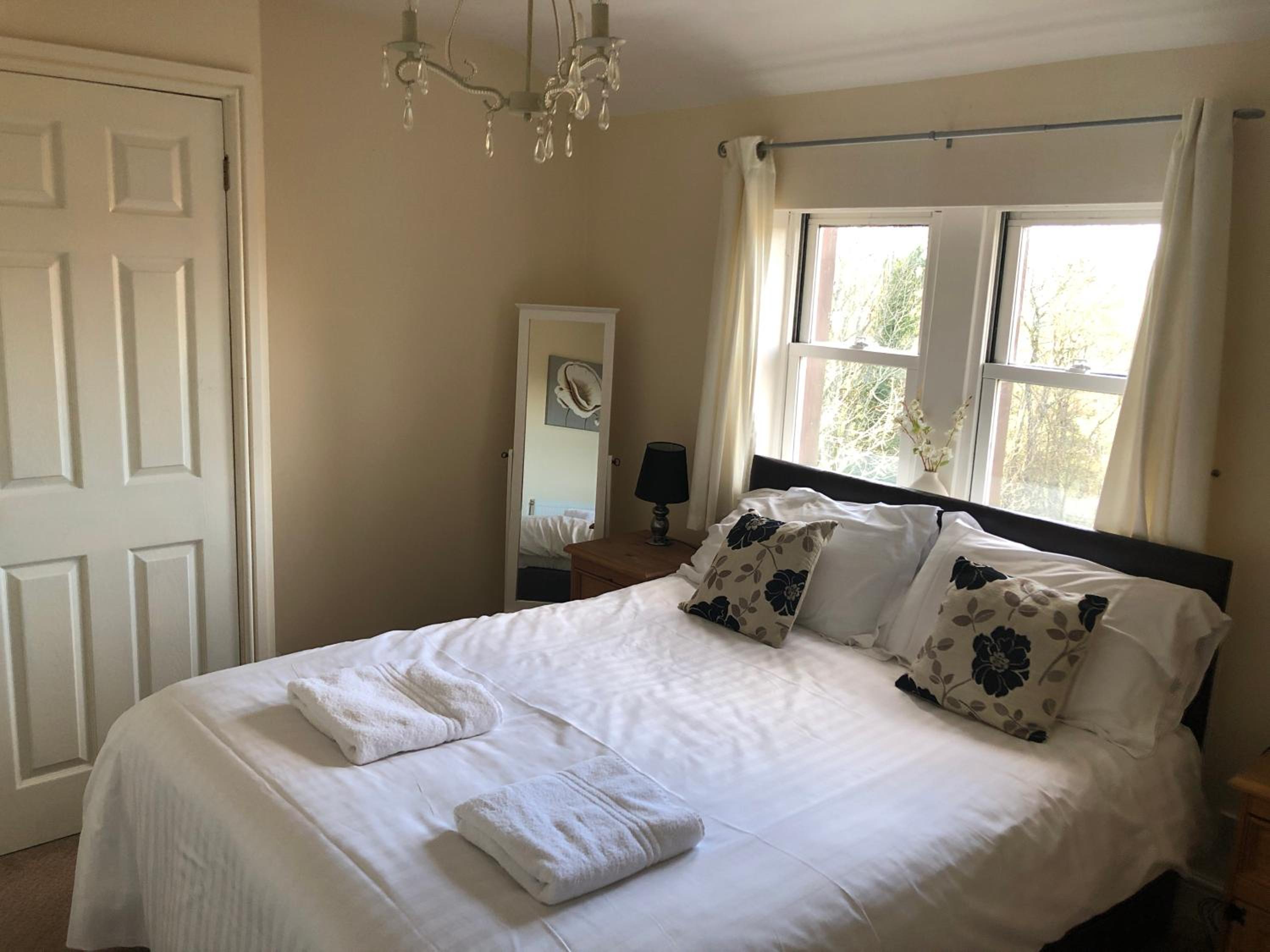 Two-Bedroom Cottage - Photo 1