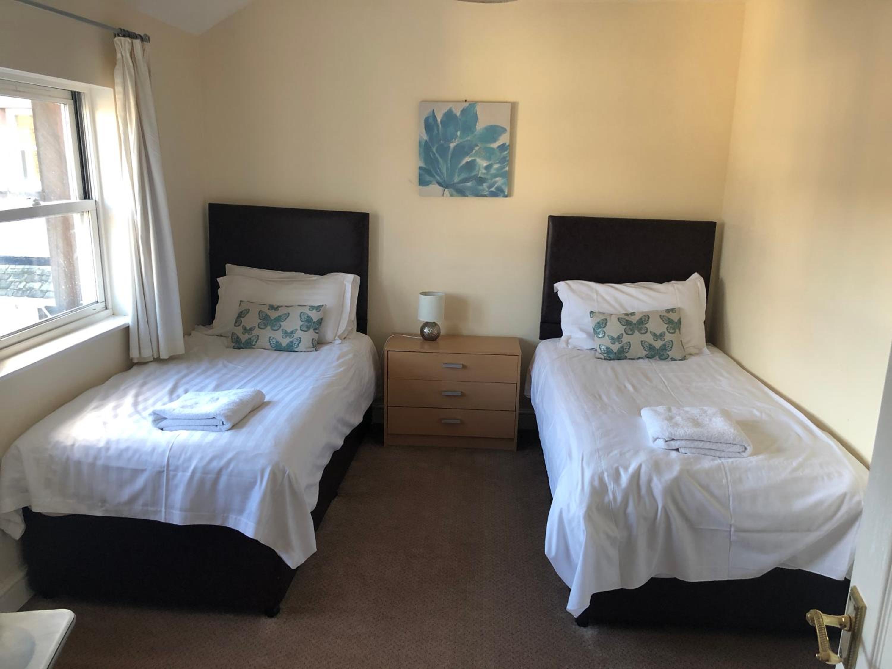 Two-Bedroom Cottage - Photo 9