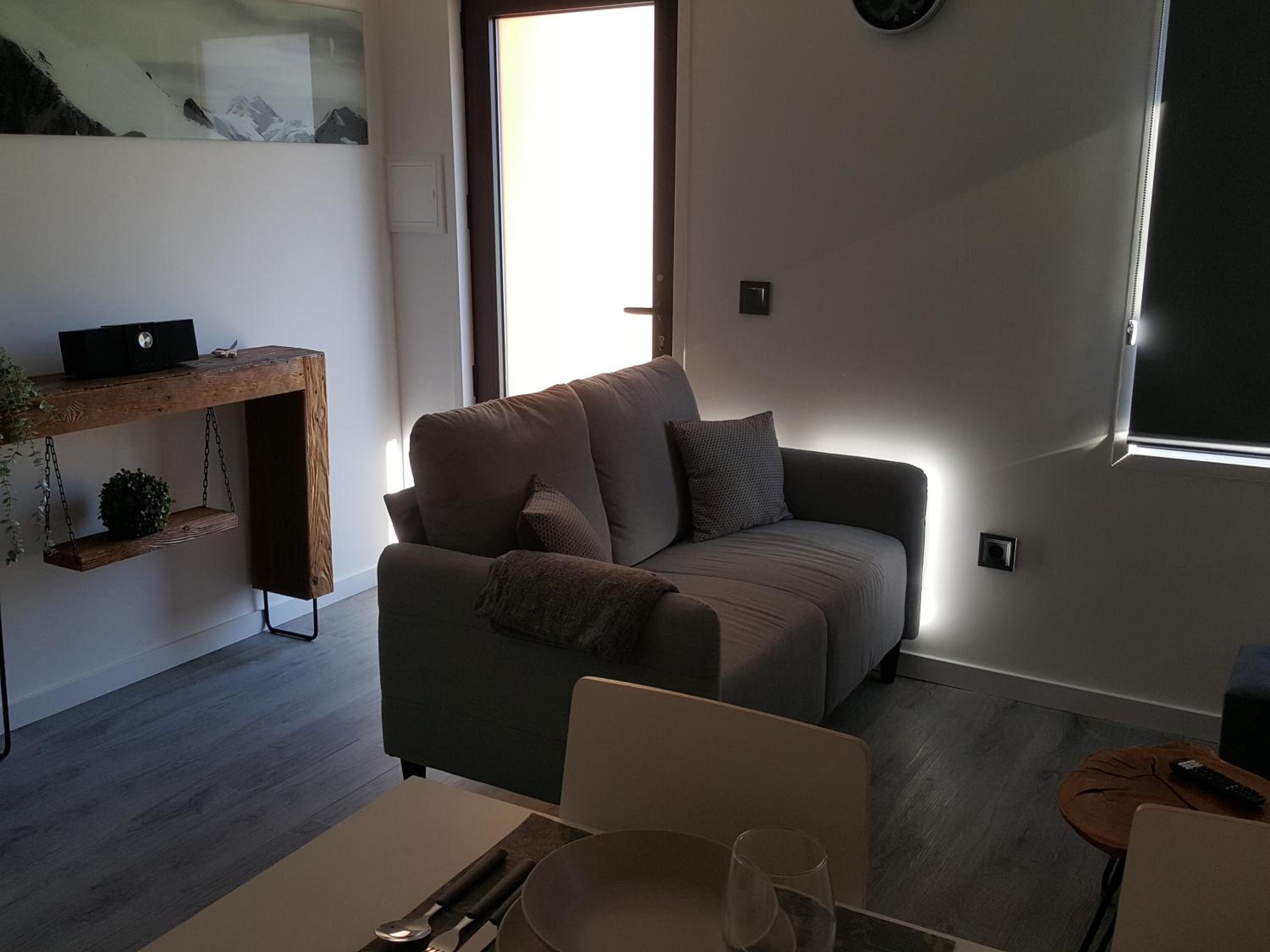 Two-Bedroom House - Photo 7