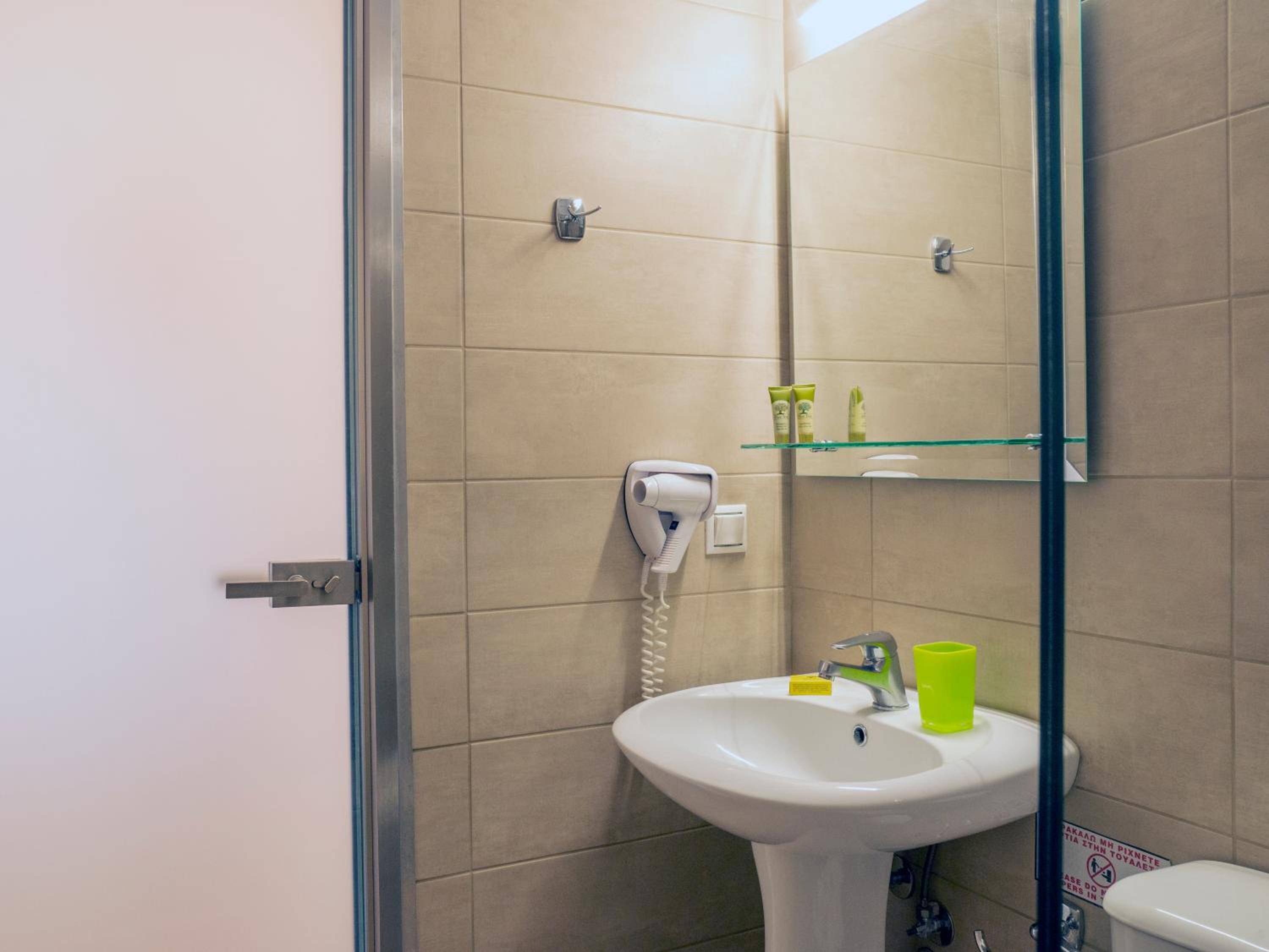 Deluxe Double Room with Side Sea View - Photo 11
