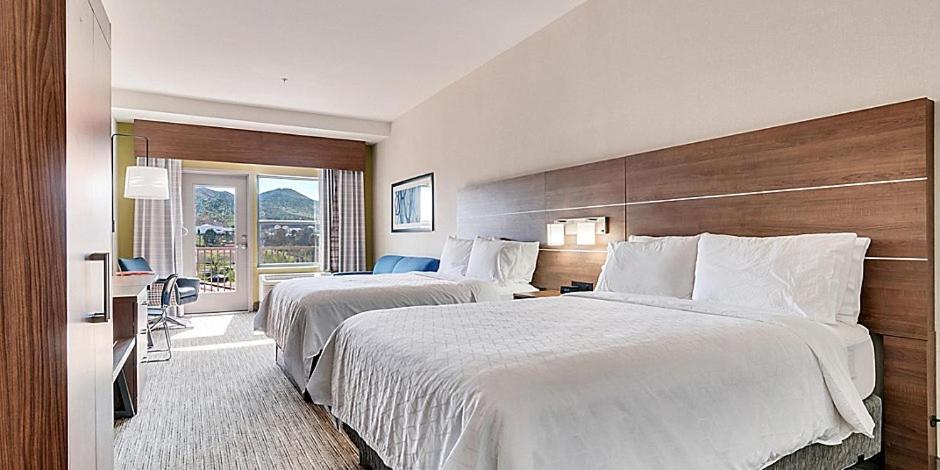 Standard Room with Two Queen Beds - Photo 1
