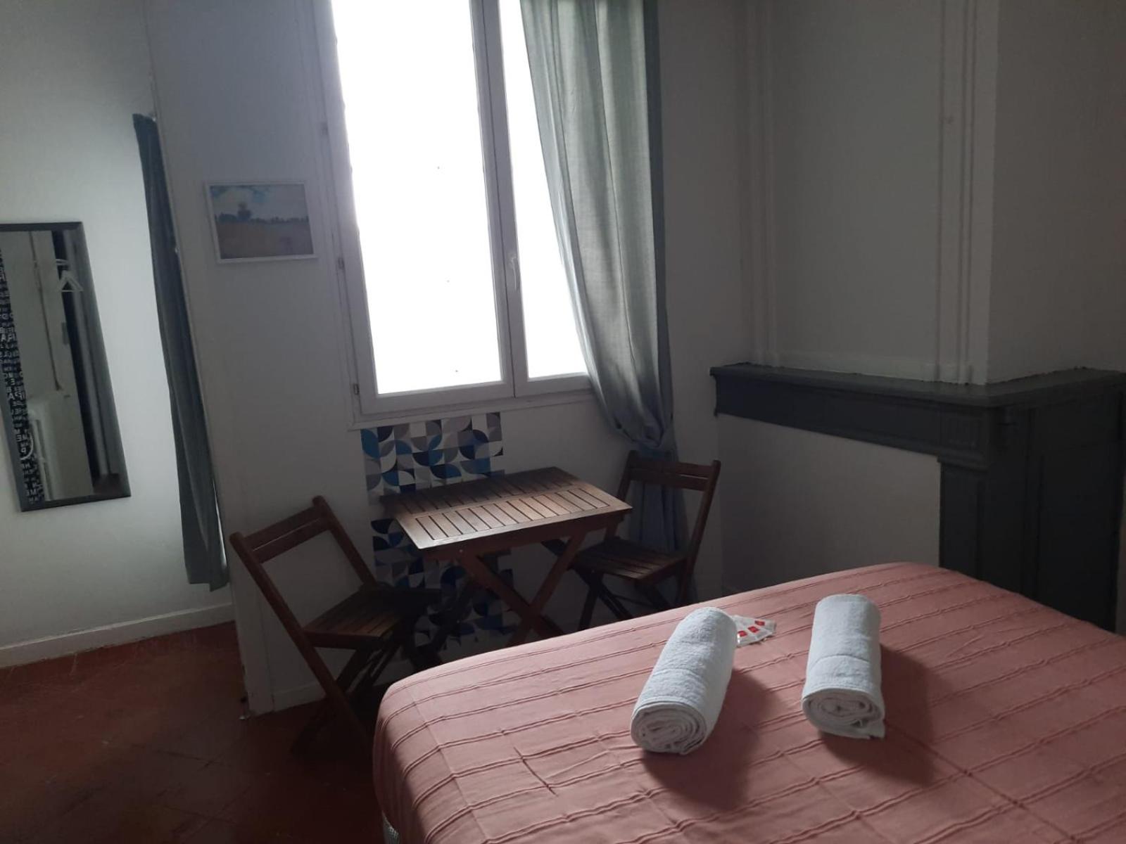 Double Room with Private Bathroom - Photo 2