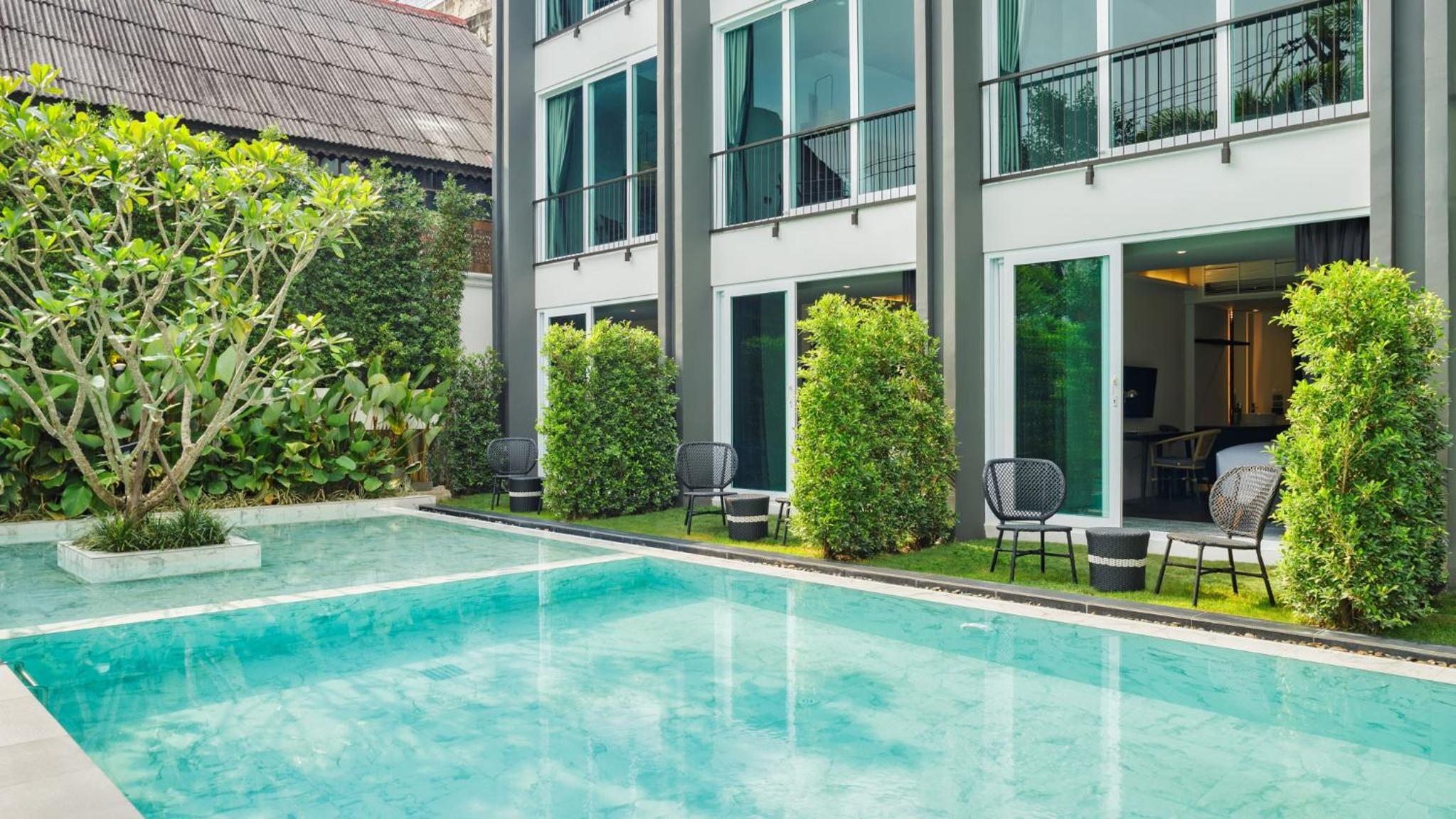 Twin Room with Pool View - Photo 6