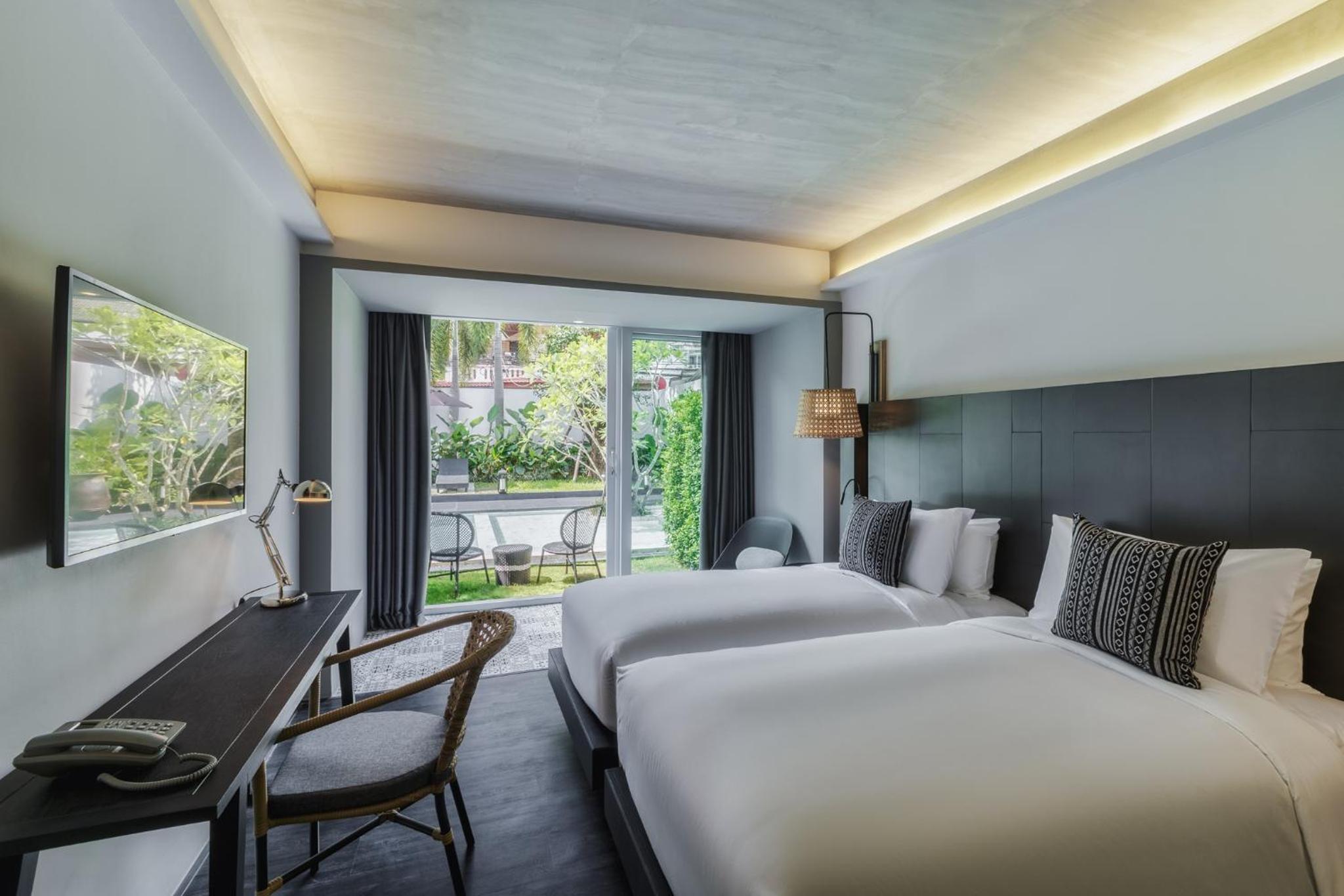 Twin Room with Pool View - Photo 1