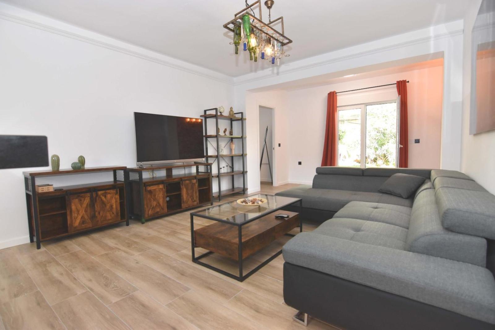 Two-Bedroom Apartment - Photo 23