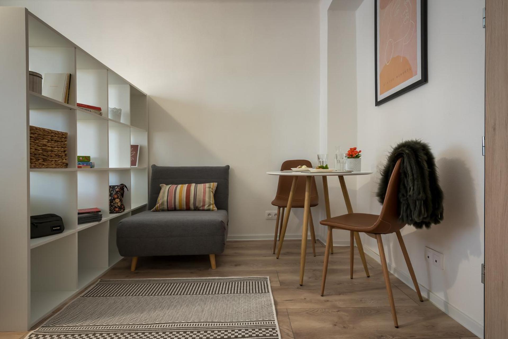 Apartment with Balcony - Photo 2