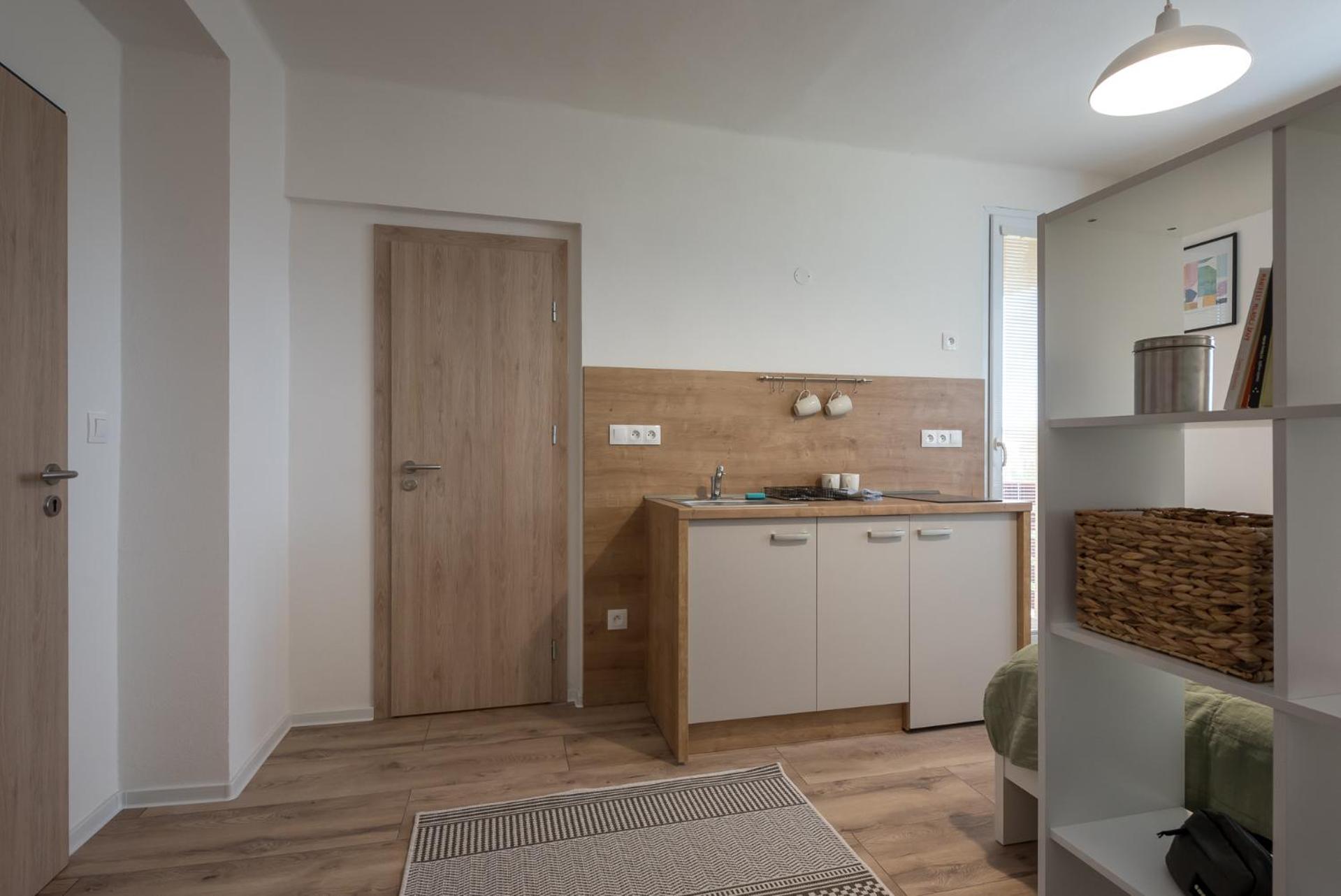 Apartment with Balcony - Photo 4