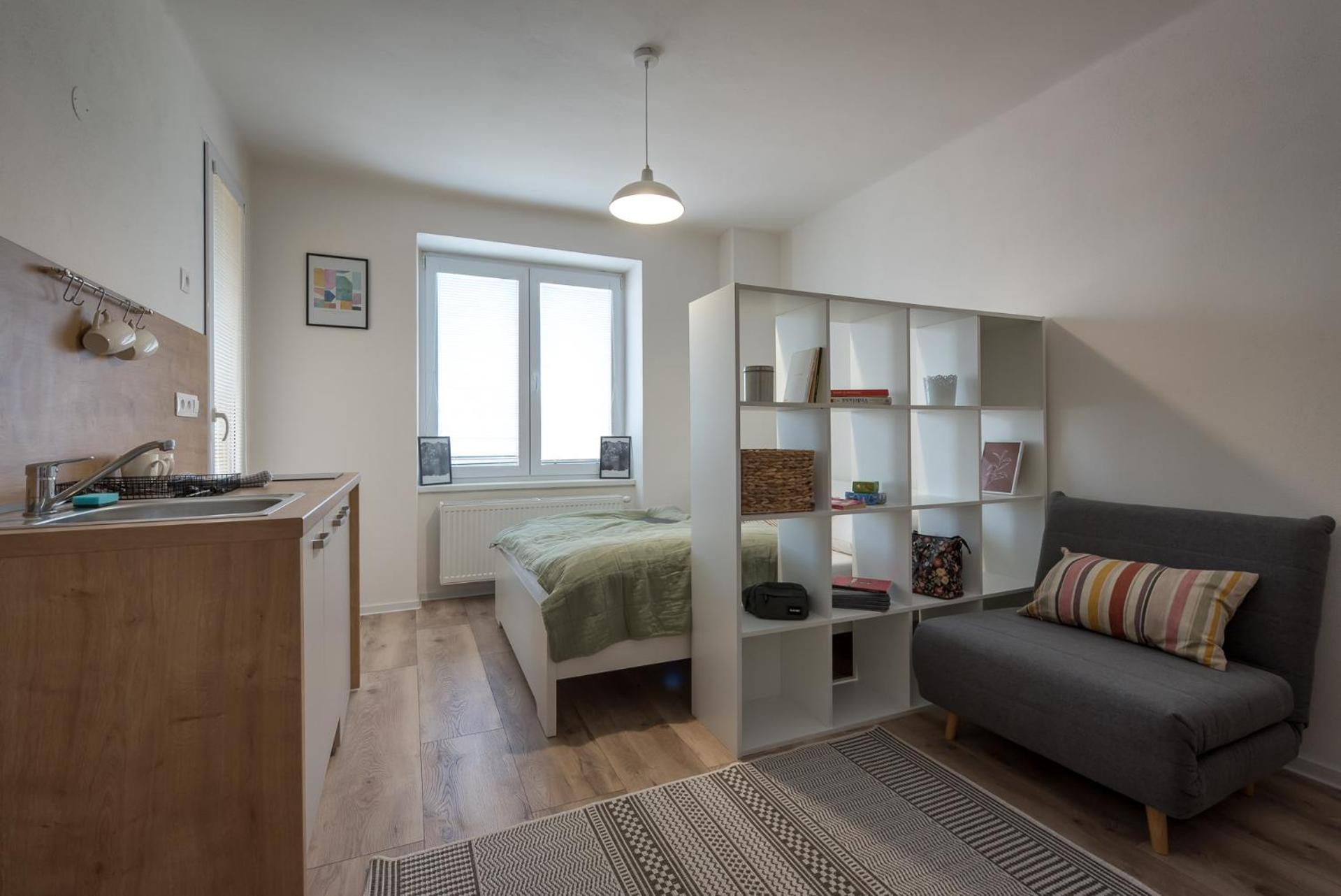 Apartment with Balcony - Photo 5