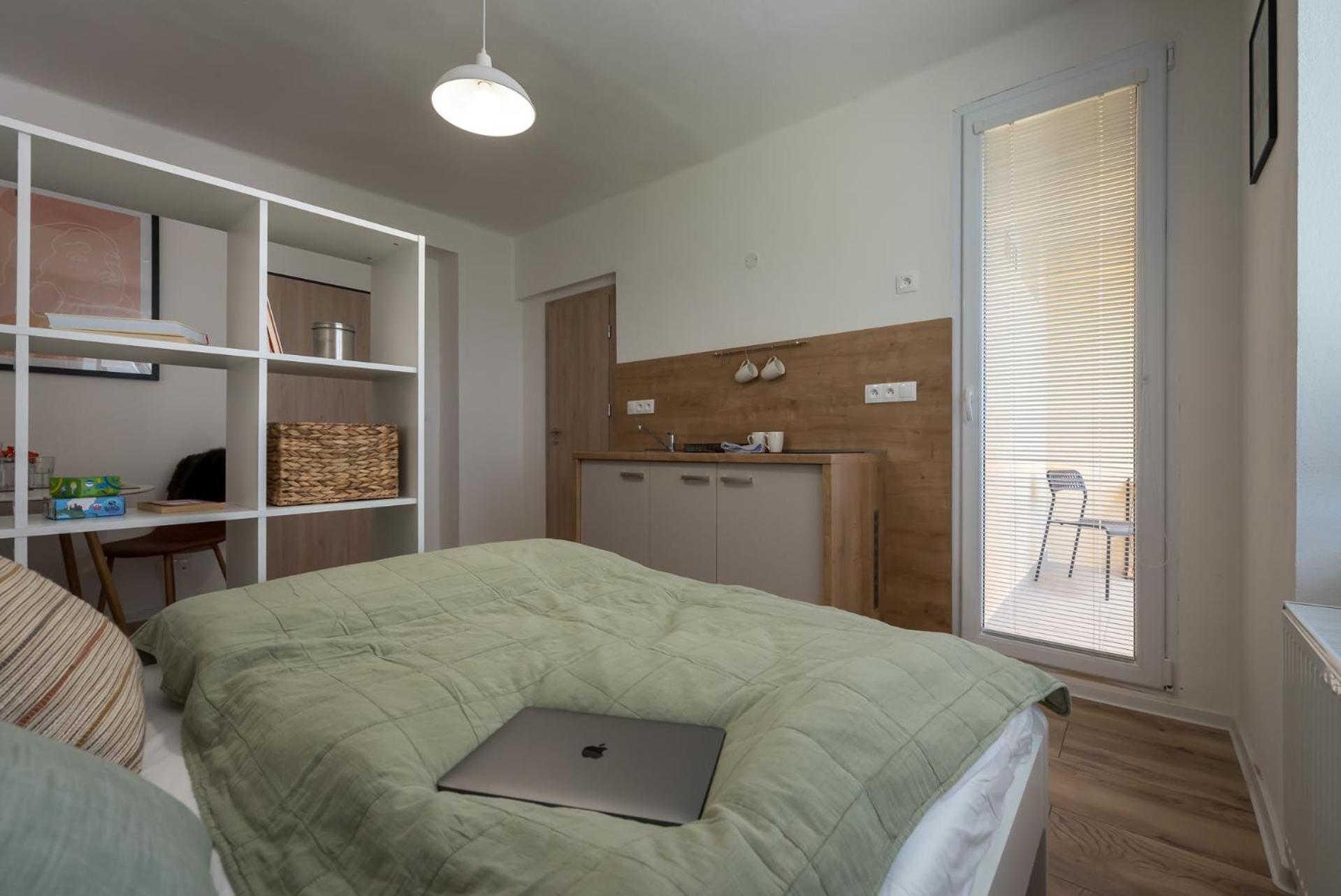Apartment with Balcony - Photo 15