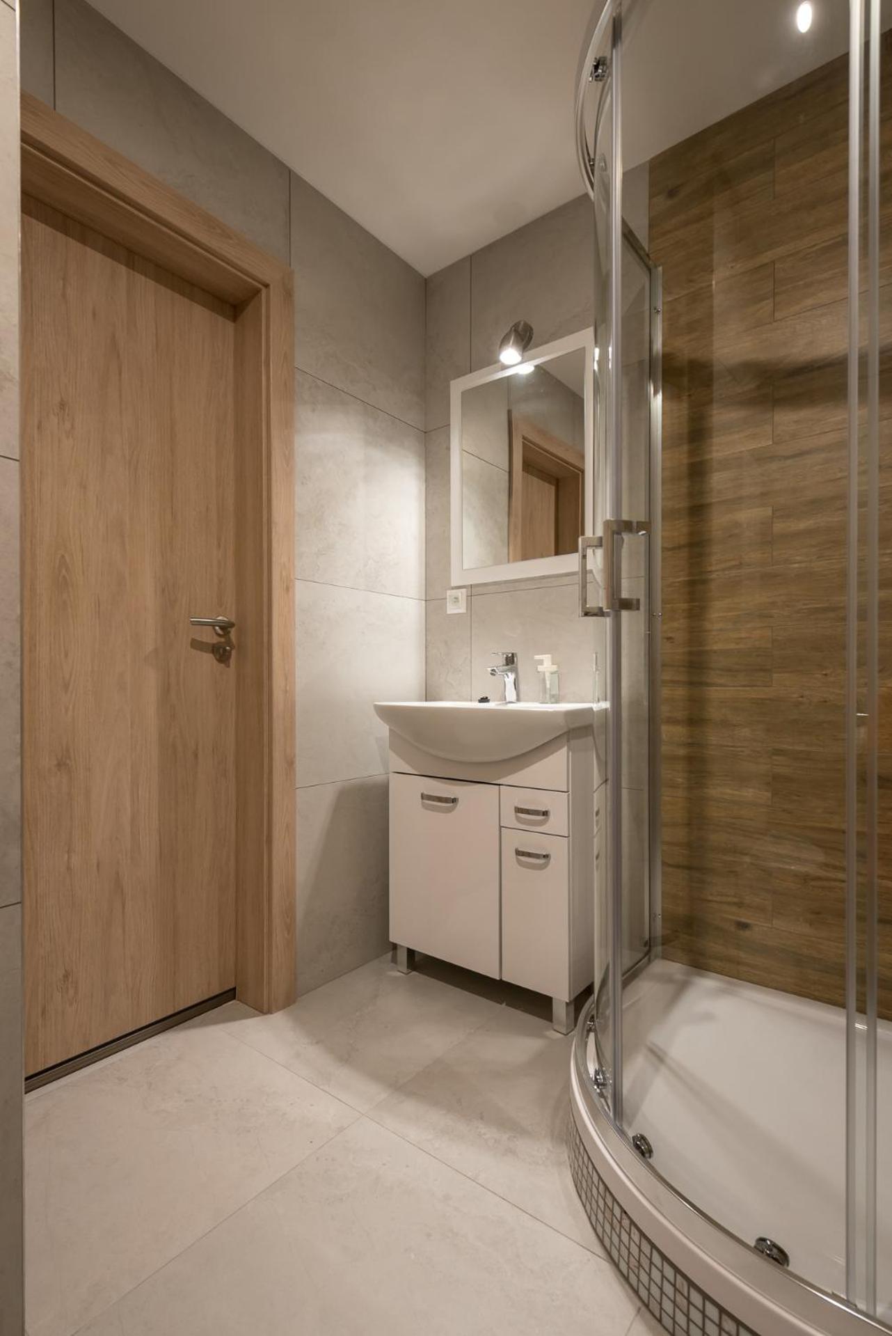 Apartment with Balcony - Photo 10