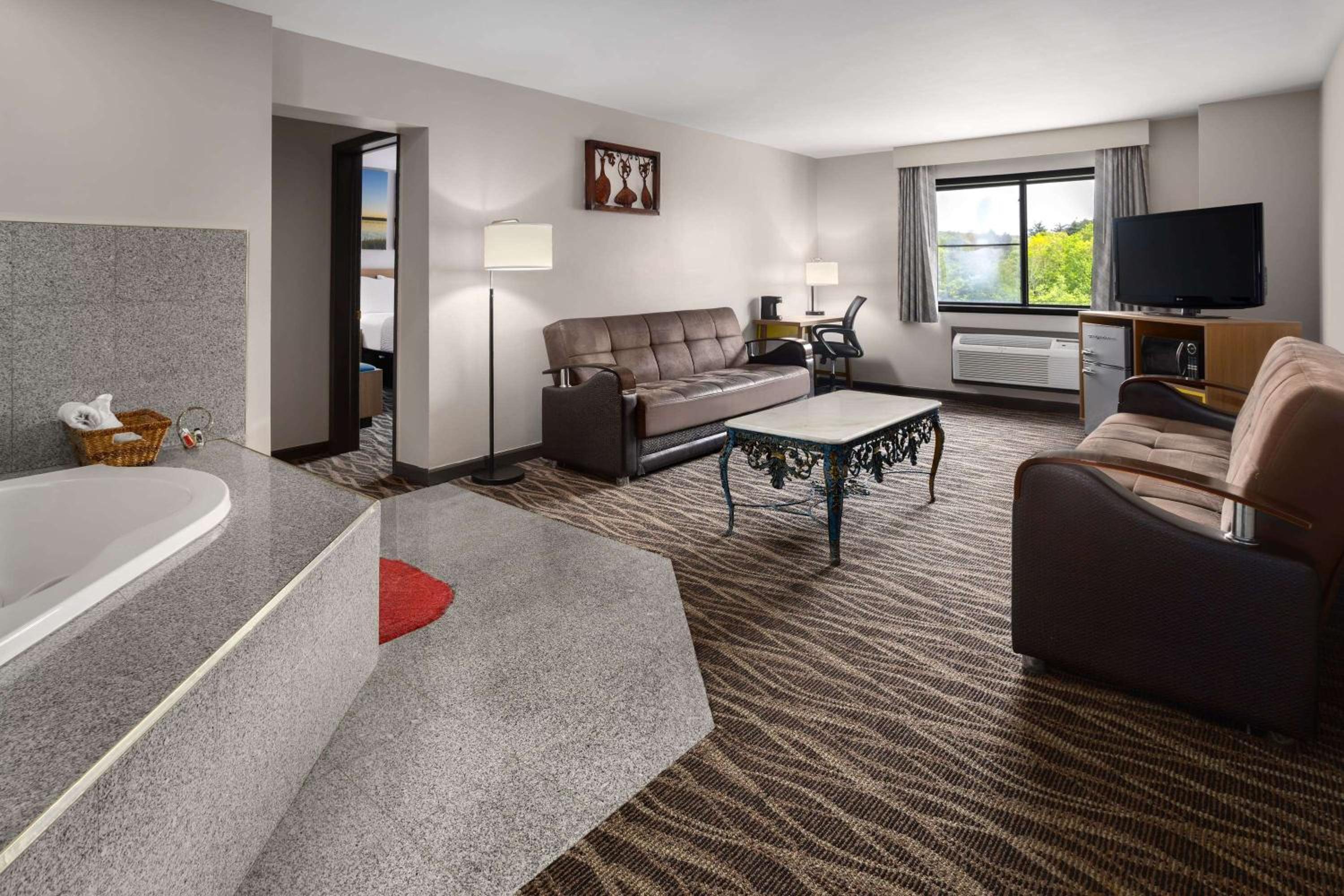 One-Bedroom King Suite - Non-Smoking photo 1