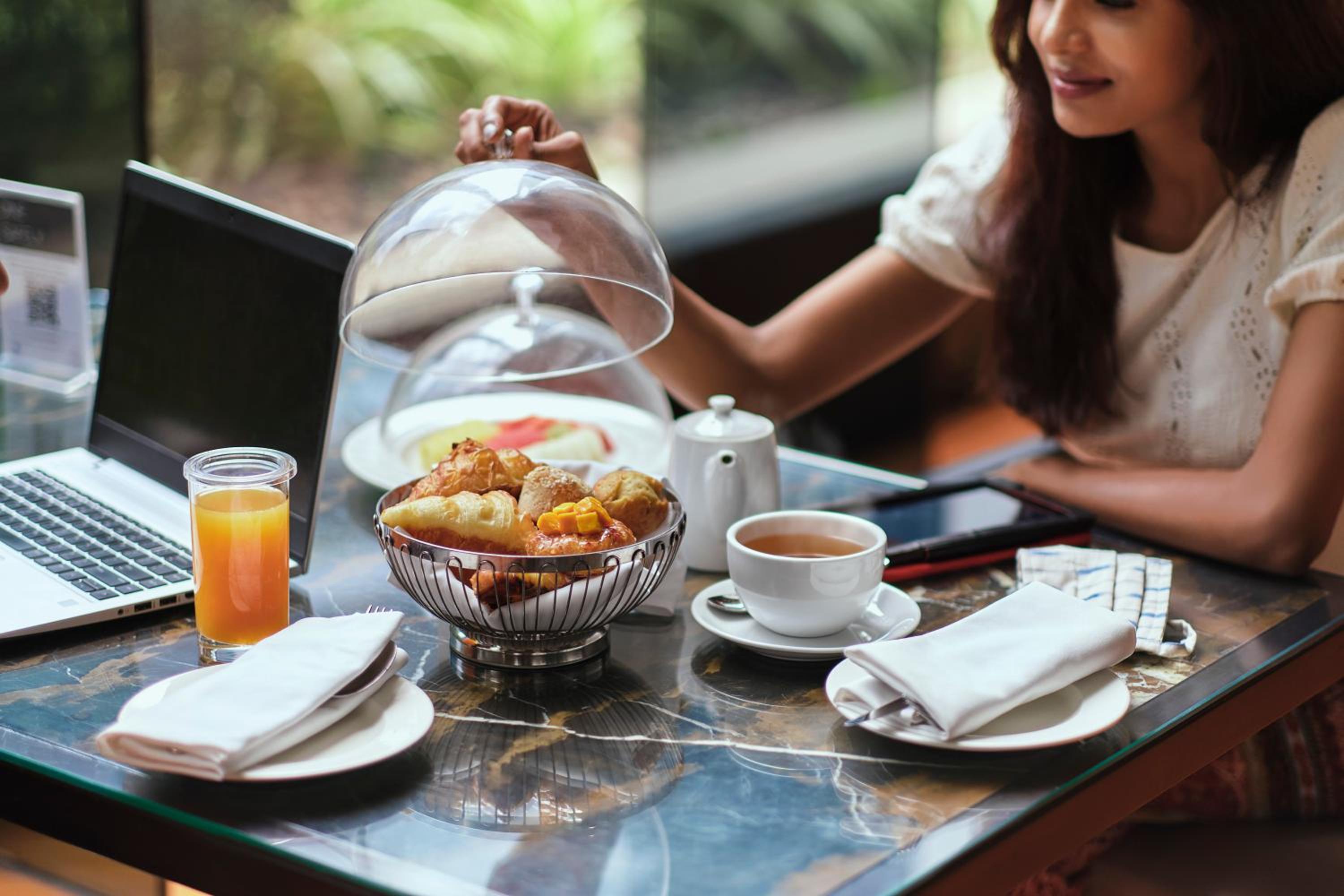 King Suite with 15% Discount on Food & Soft Beverages, 15% Discount on Spa & Confirmed late check out till 14:00 Hrs King Suite with 15% Discount on Food & Soft Beverages, 15% Discount on Spa & Confirmed late check out till 14:00 Hrs