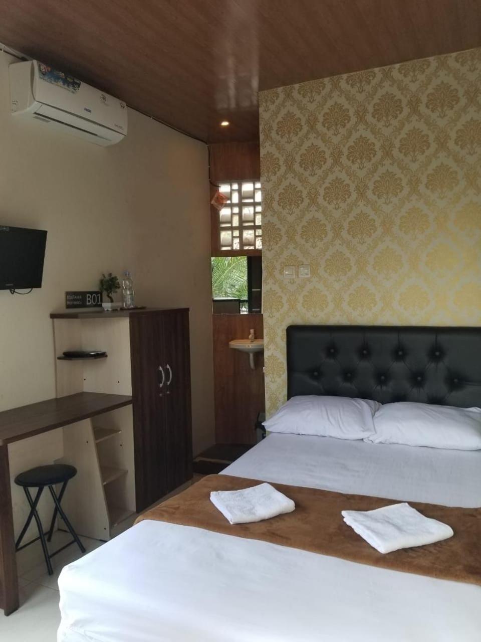 Queen Room photo 1