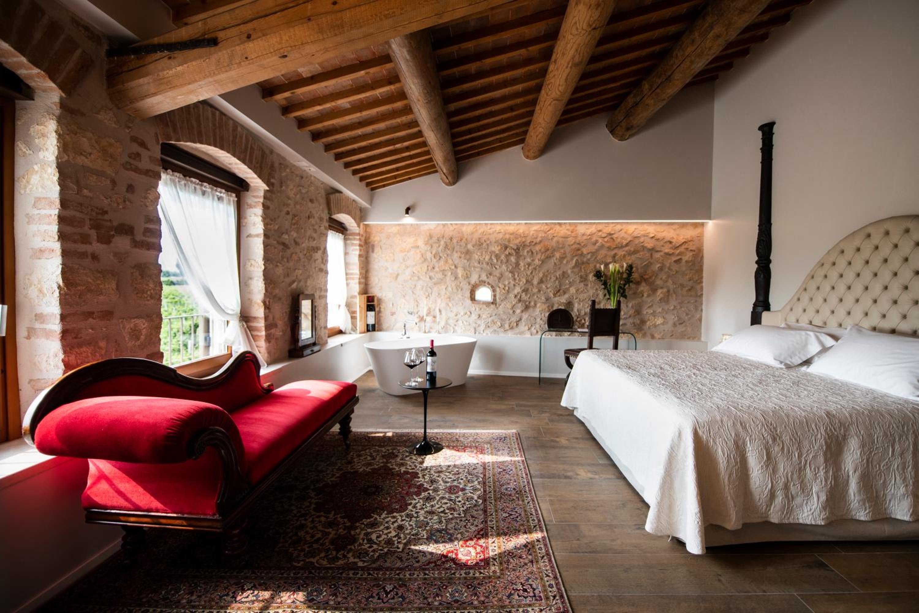 Suite with Bathtub photo 1