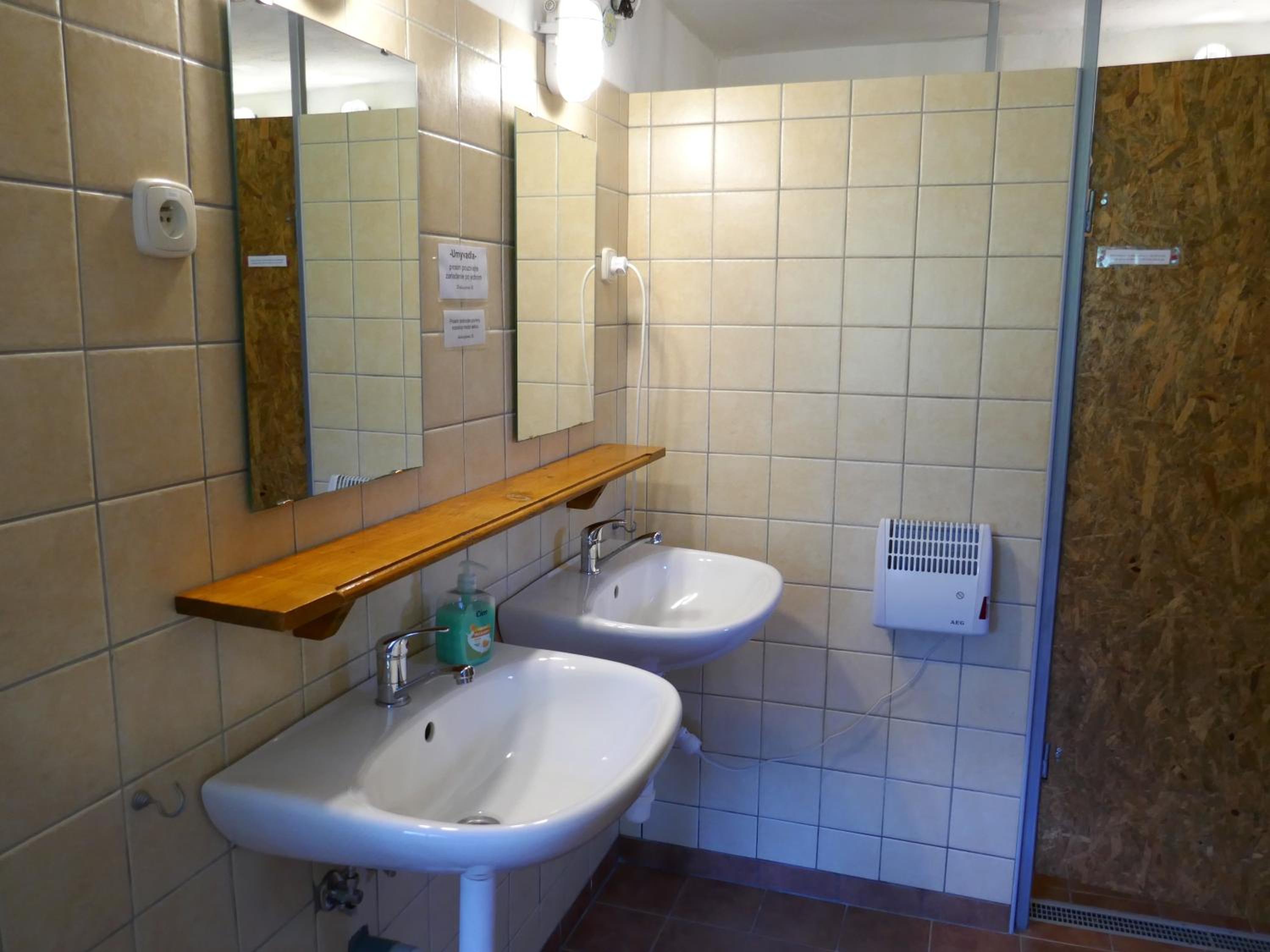 Quadruple Room with Private Bathroom photo 3