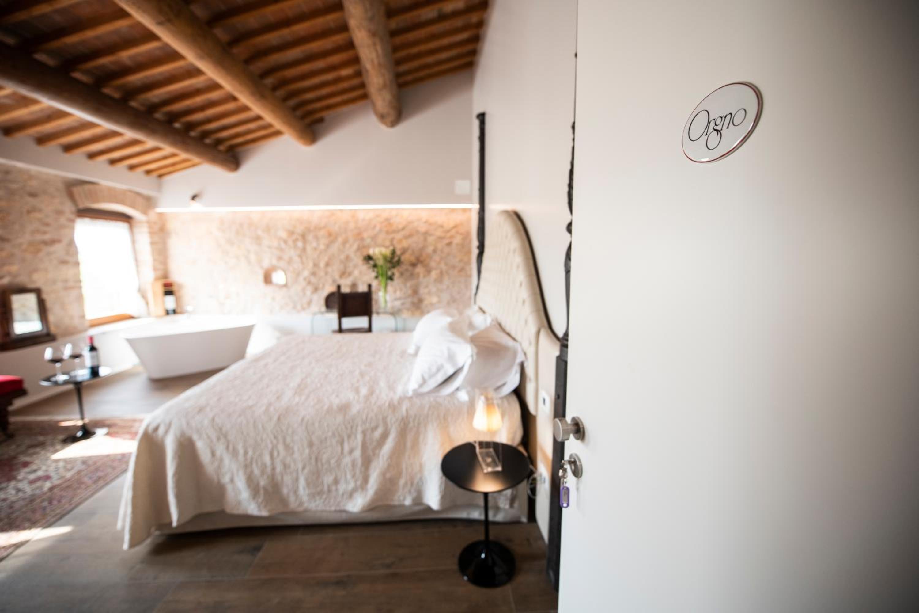 Suite with Bathtub photo 3