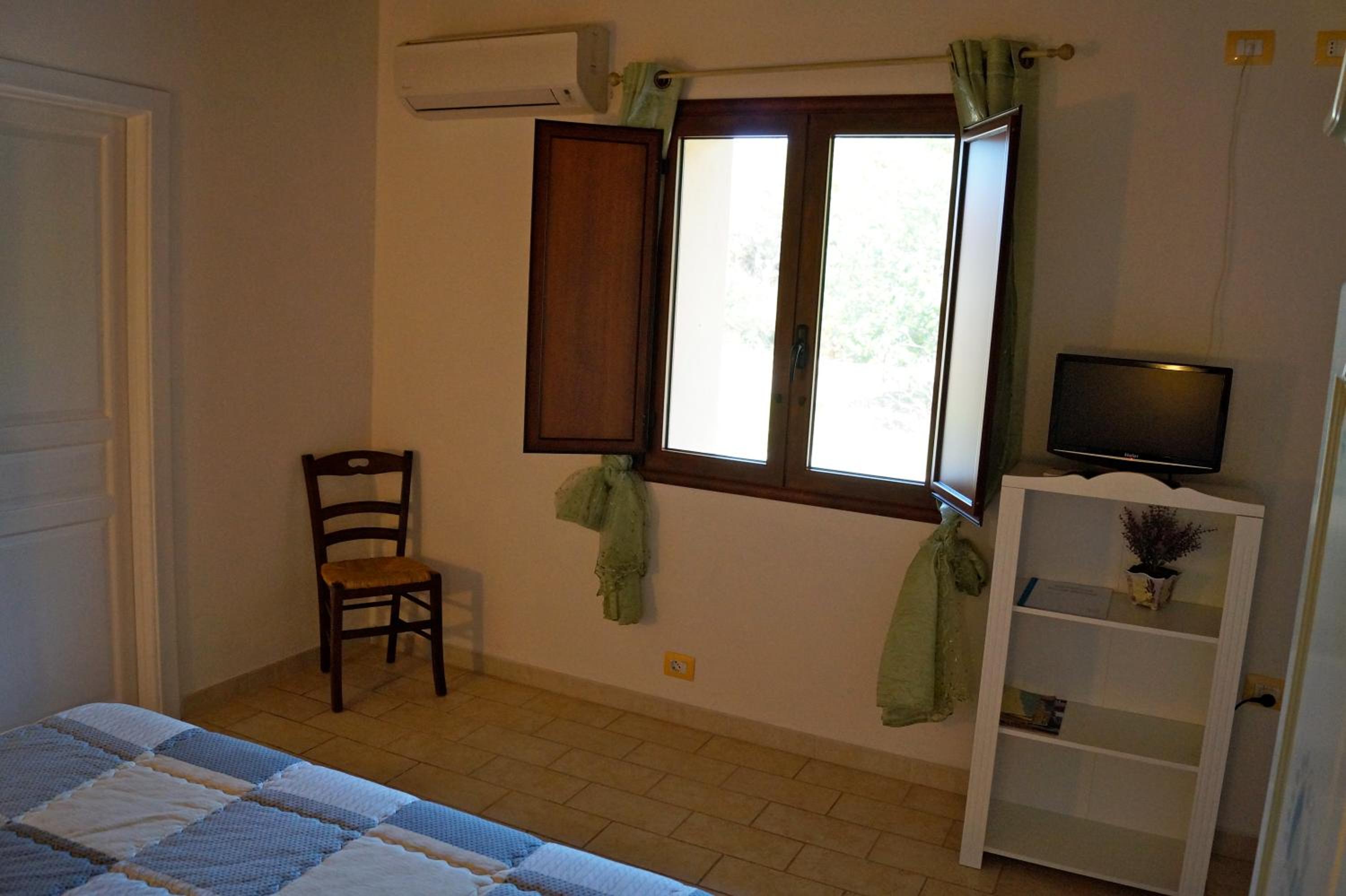 One-Bedroom Apartment - Annex